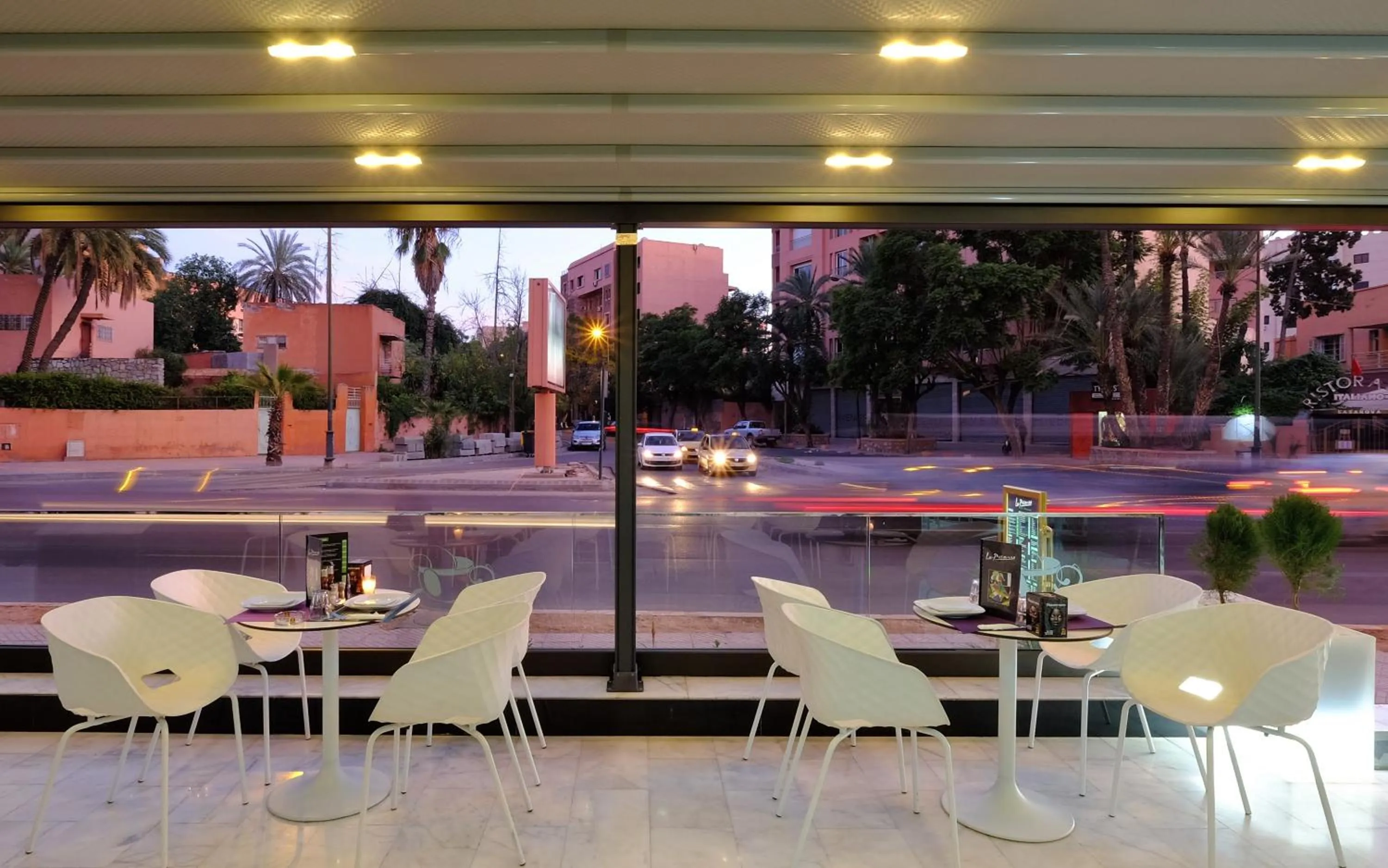 Restaurant/places to eat in Appart Hôtel Mouna