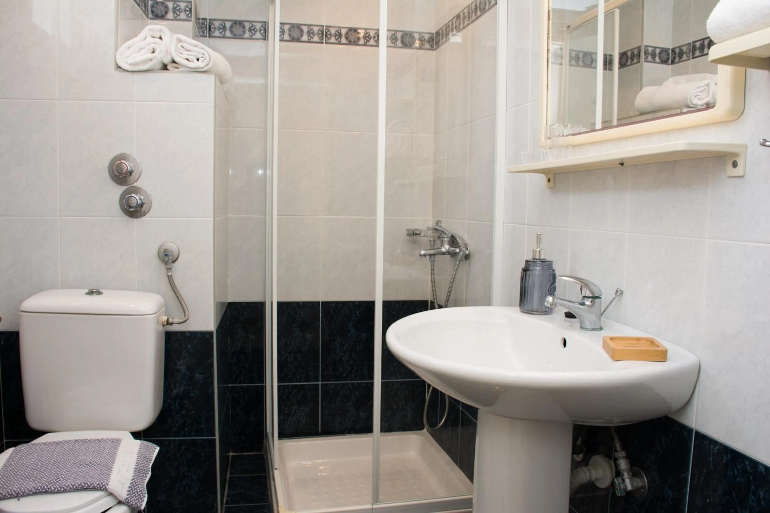 Windmill Beach Apts II by Estia