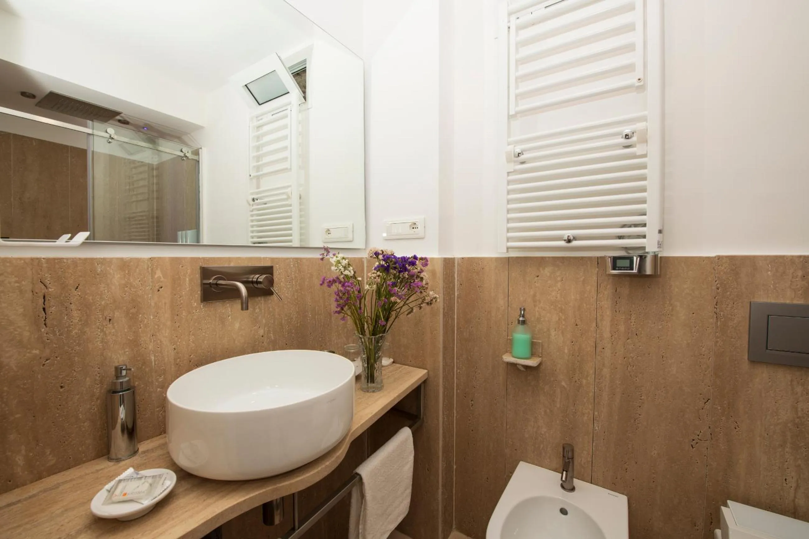 Toilet in Hotel Antica Repubblica in Amalfi center at 100mt from the sea