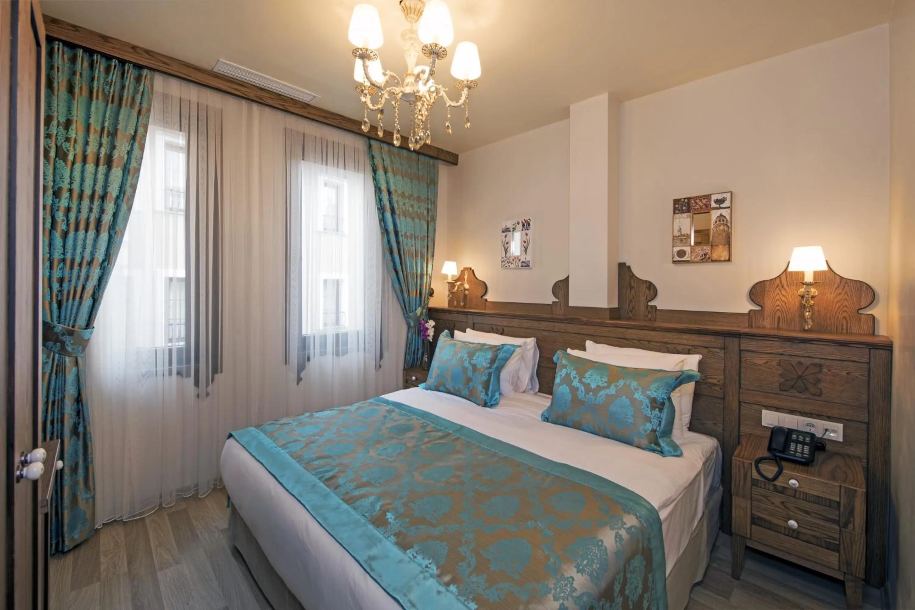 TV and multimedia, Bed in Perapolis Hotel