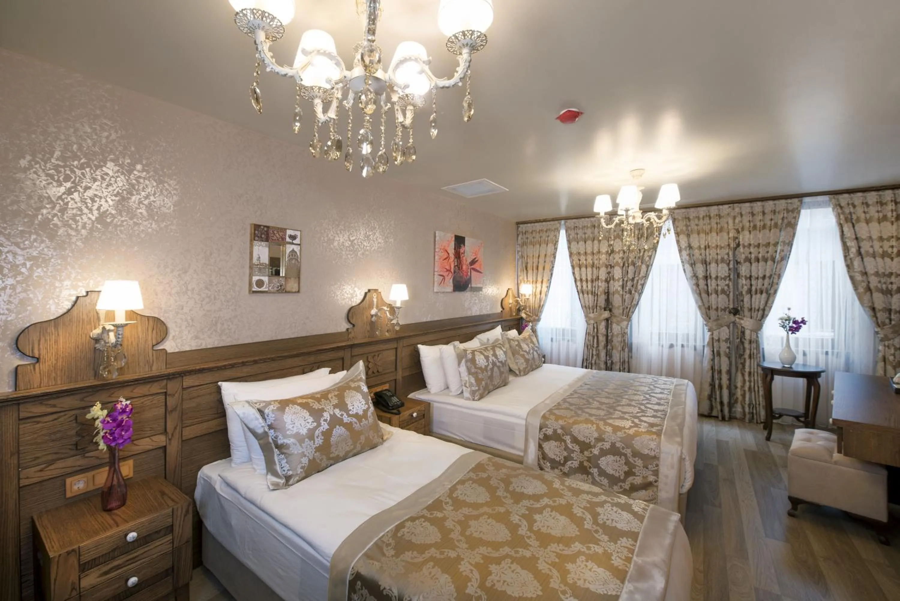 TV and multimedia, Bed in Perapolis Hotel