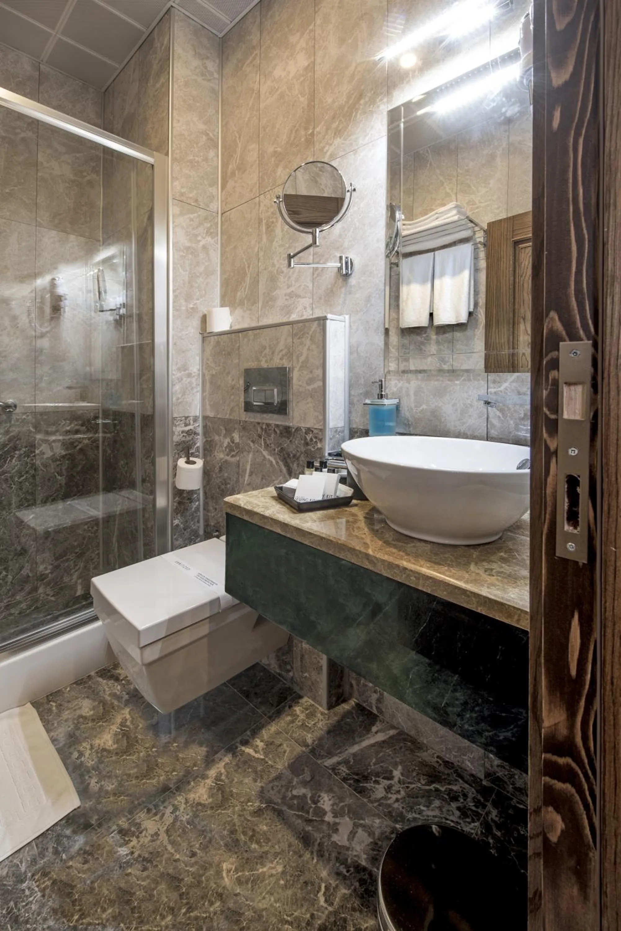 Shower in Perapolis Hotel