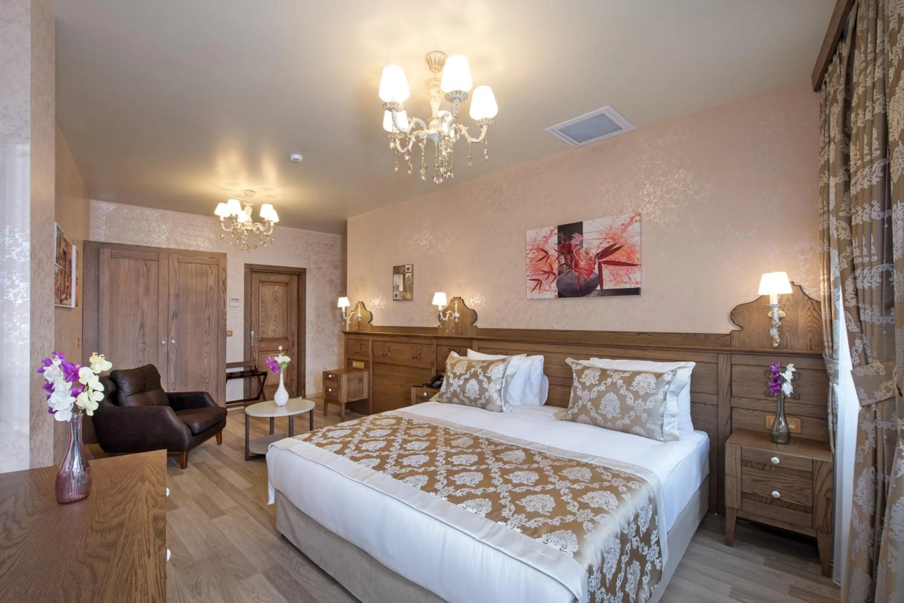 TV and multimedia, Bed in Perapolis Hotel