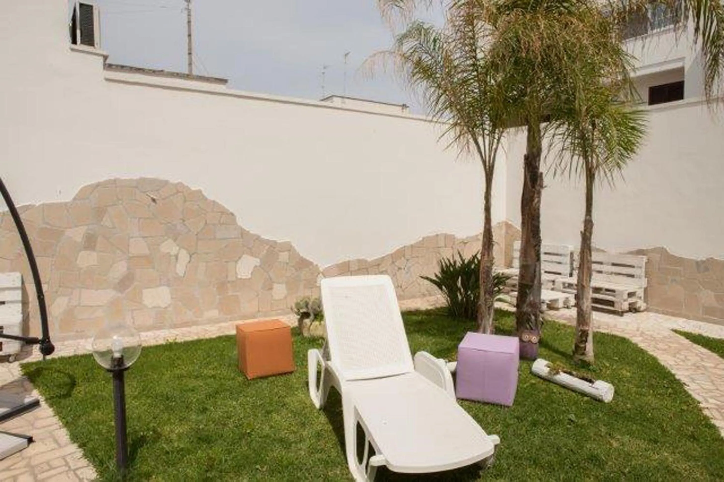 Garden in Nidi di Feo