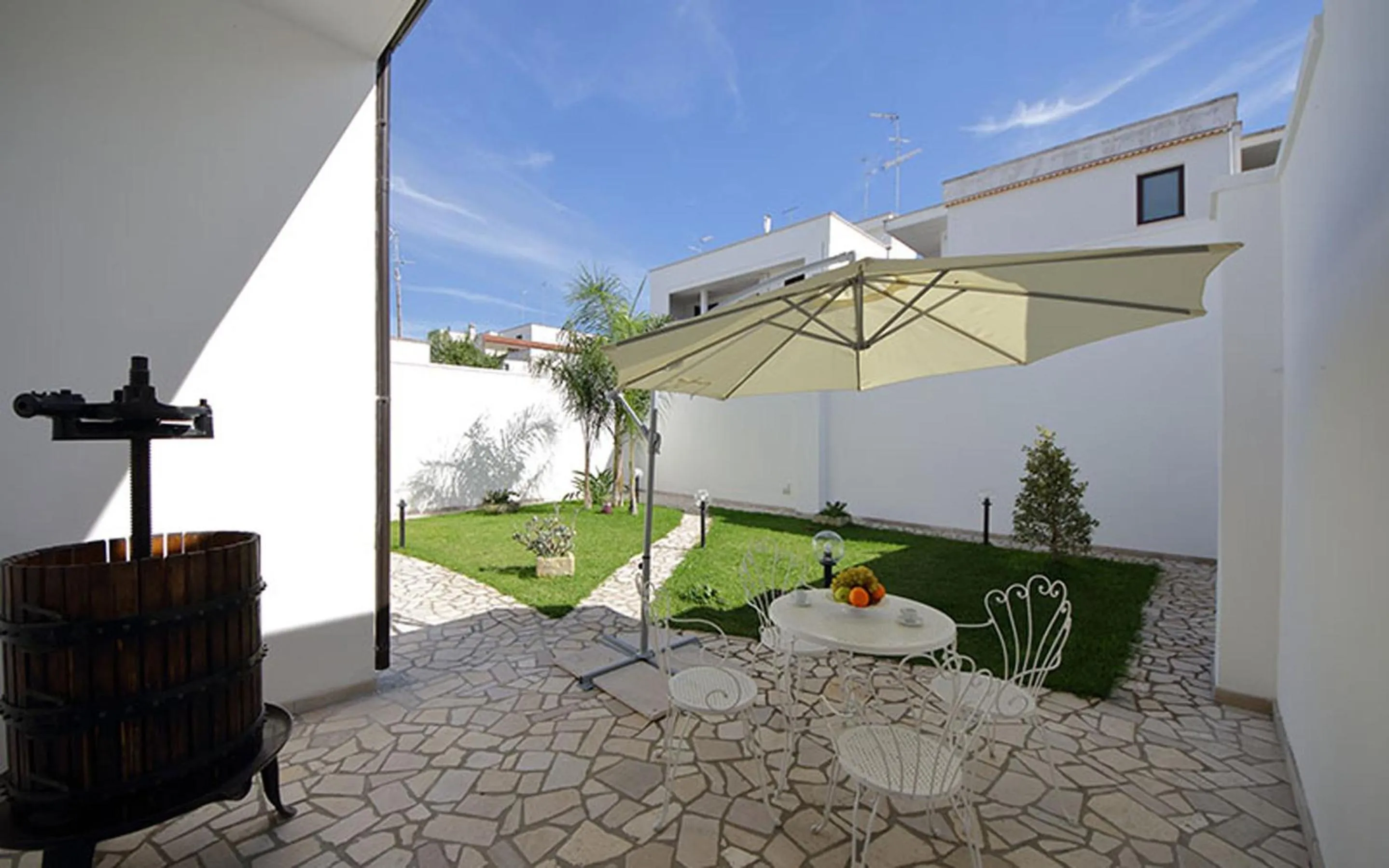 Garden in Nidi di Feo