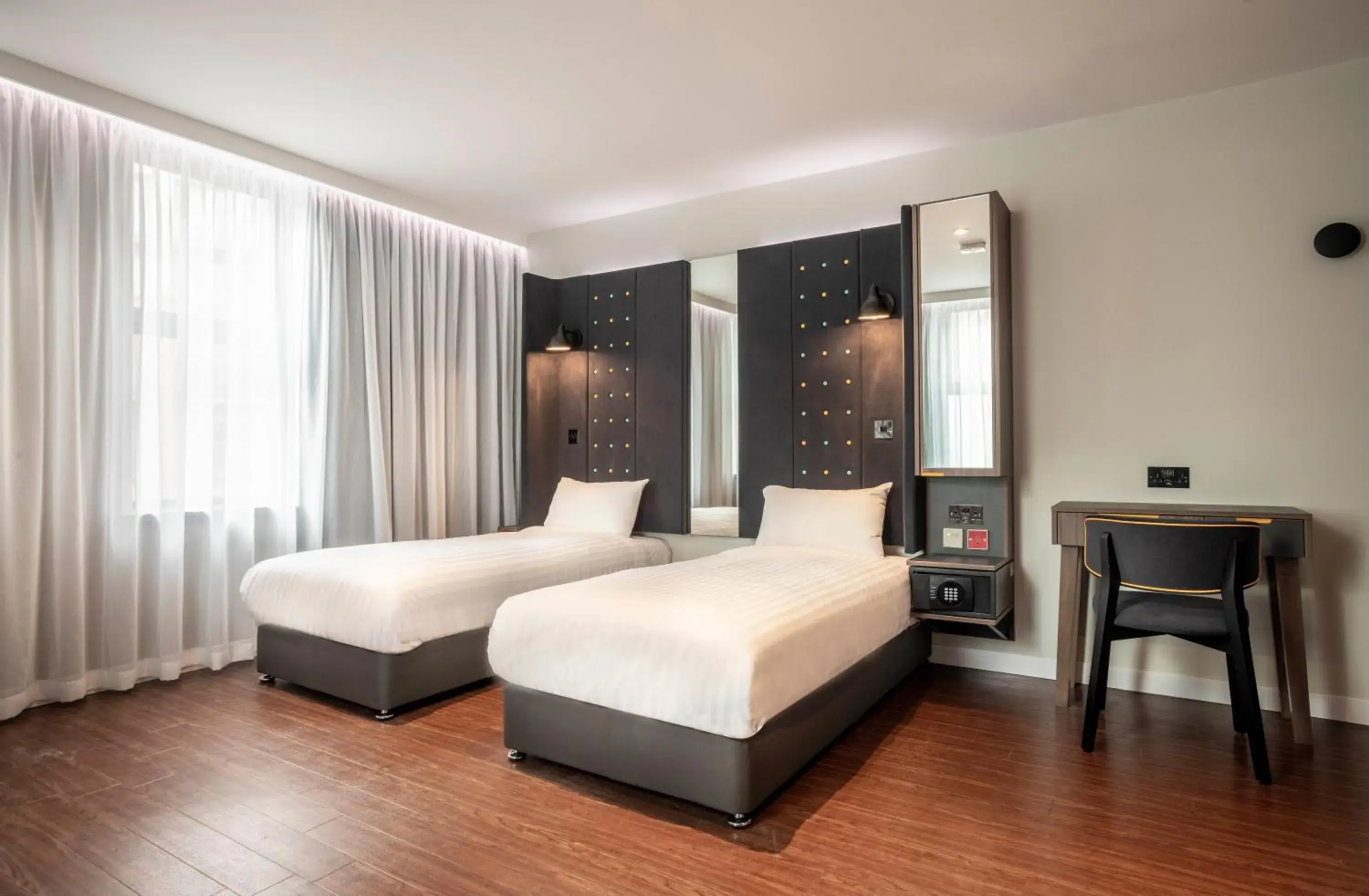 Accessible Twin Room with Window in Point A Hotel London Paddington Accessible Twin Room with Window in Point A Hotel London Paddington