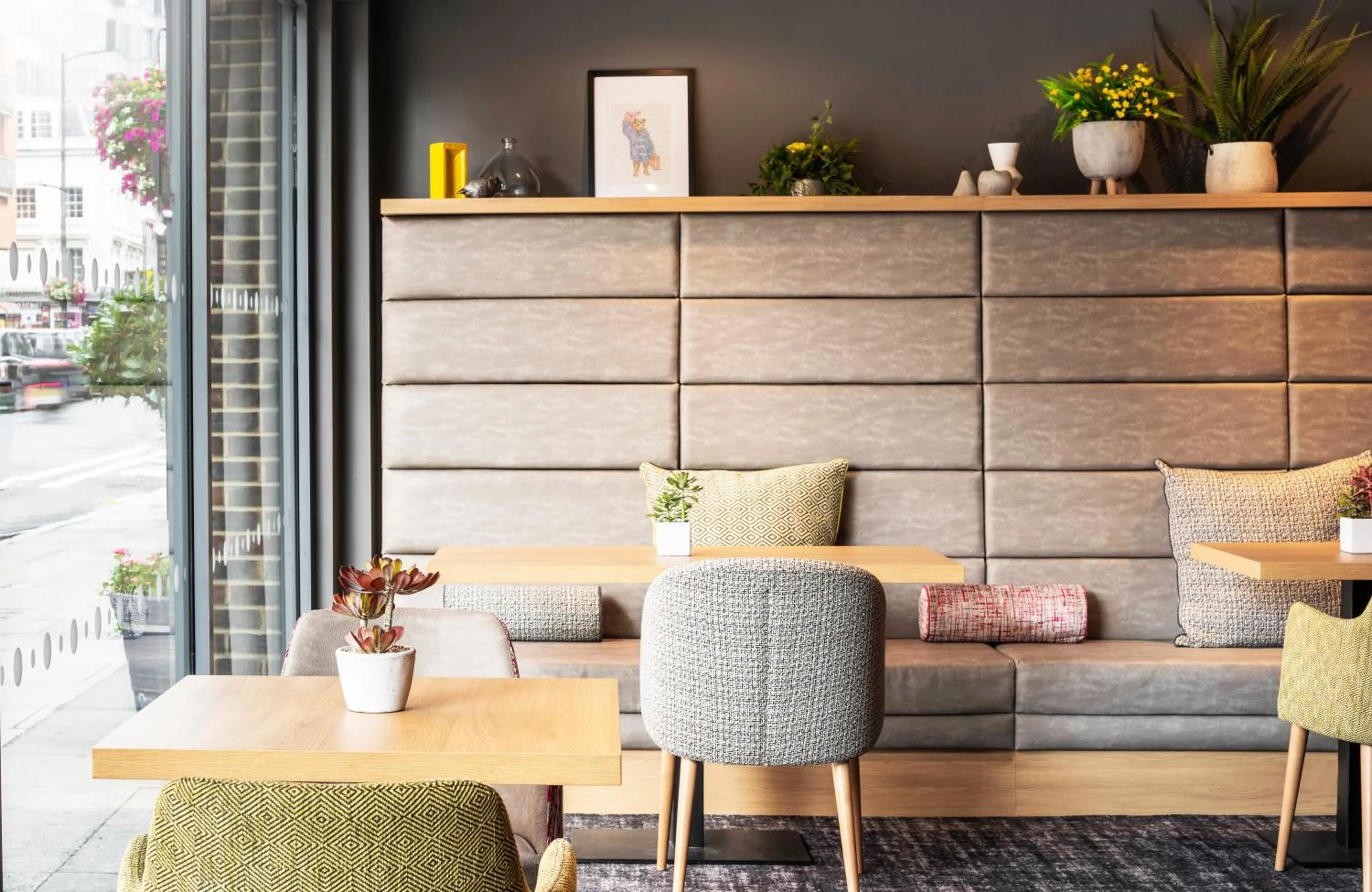 Restaurant/places to eat in Point A Hotel London Paddington