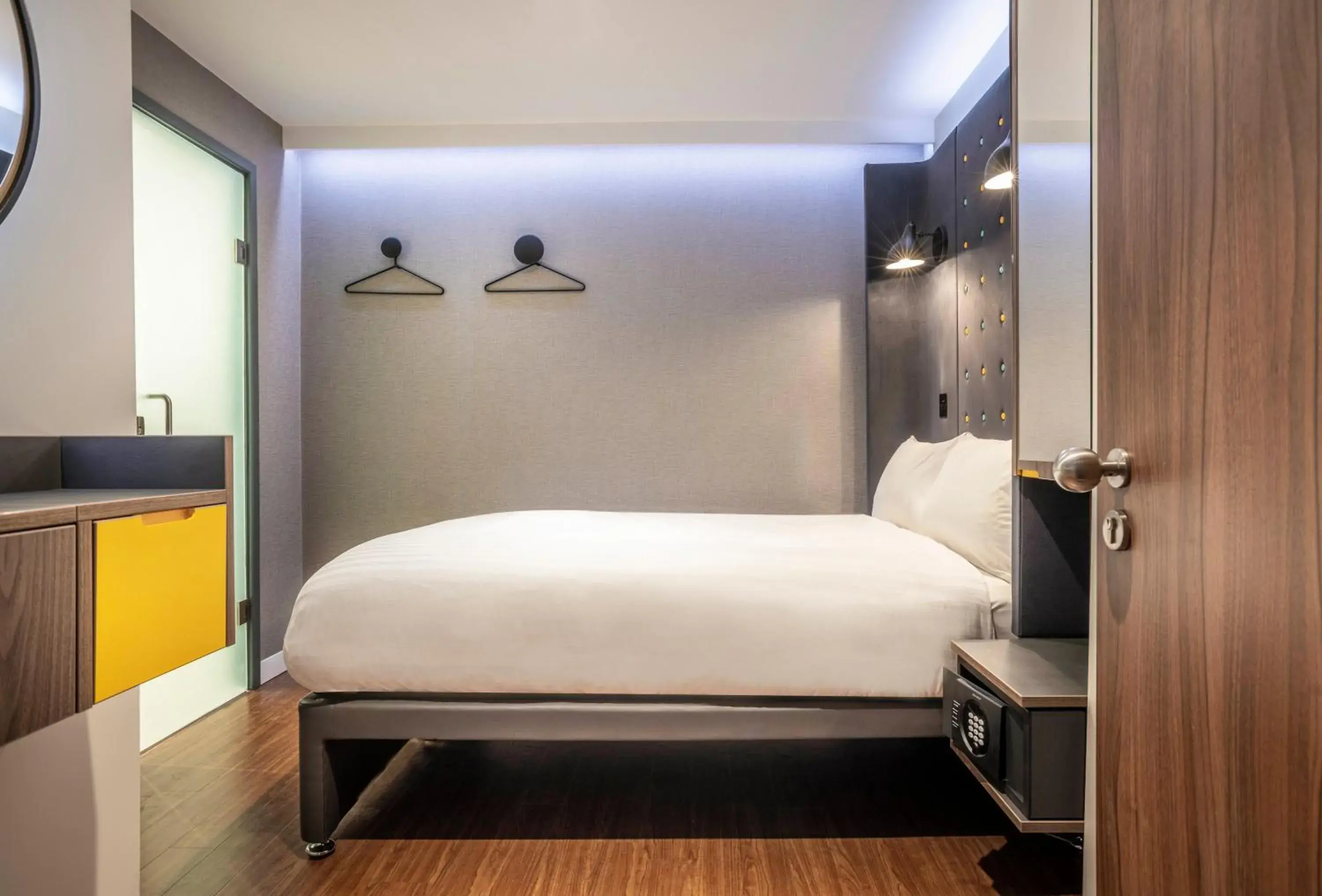 Cozy Double Room no Window in Point A Hotel London Paddington Cozy Double Room no Window in Point A Hotel London Paddington