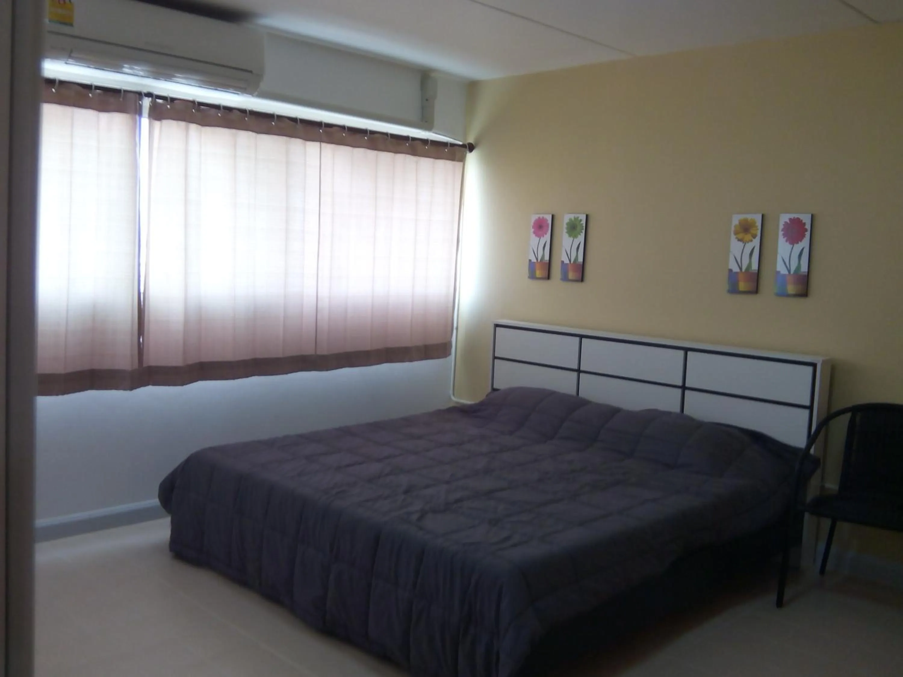 Staff, Bed in Asia Don Mueang Bangkok Condominium