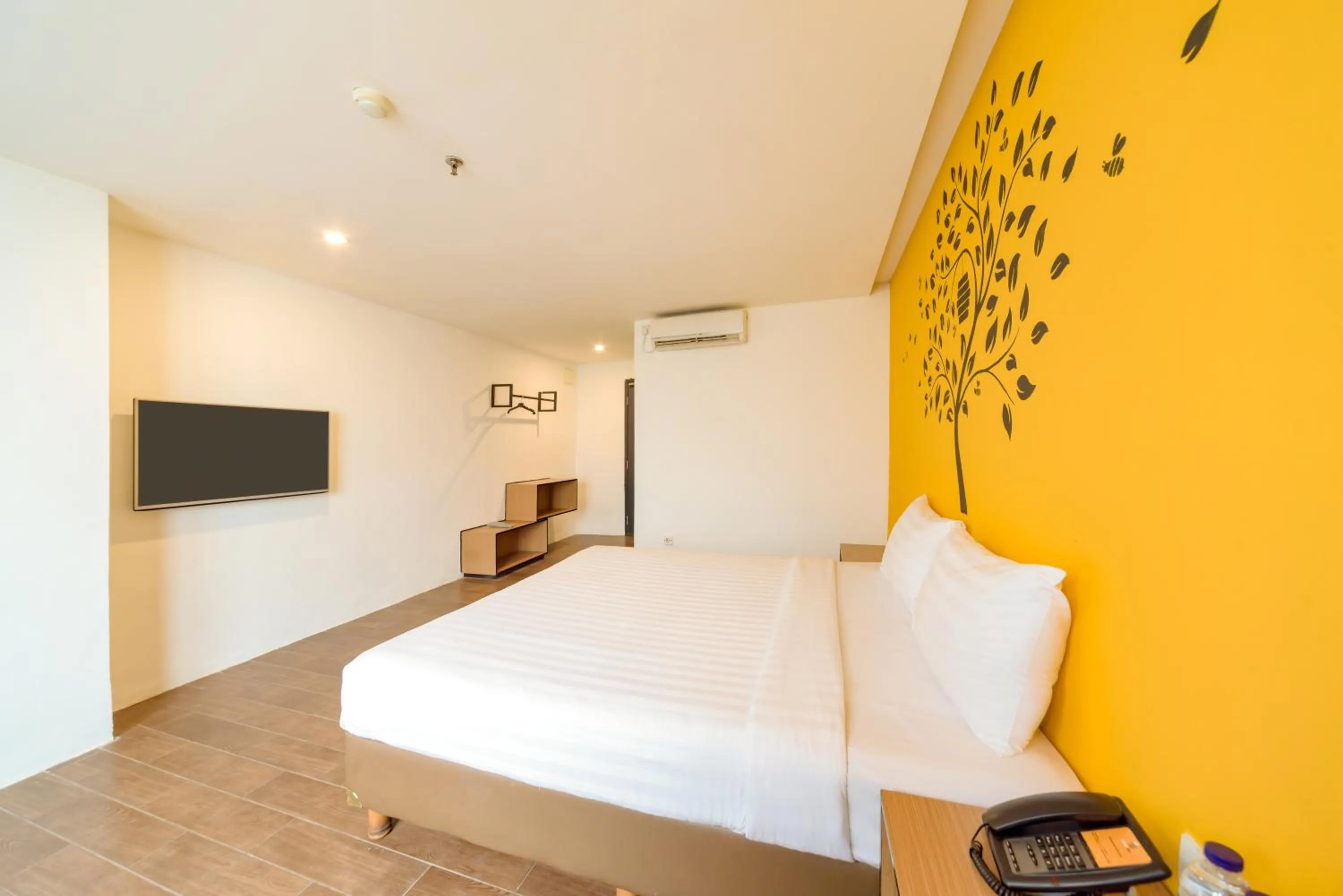 Bed in Yellow Bee Tangerang