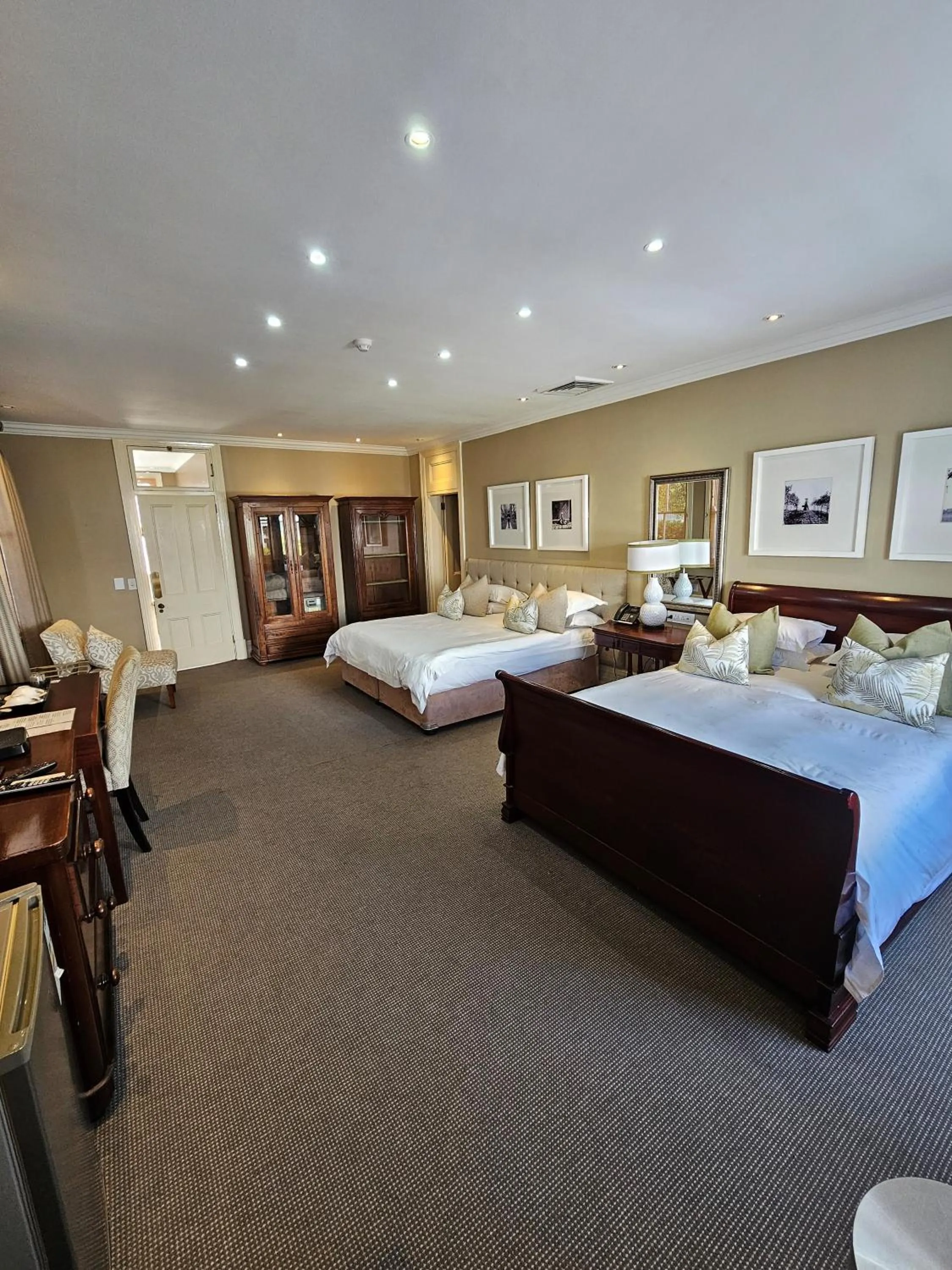 Photo of the whole room, Bed in Quarters Hotel