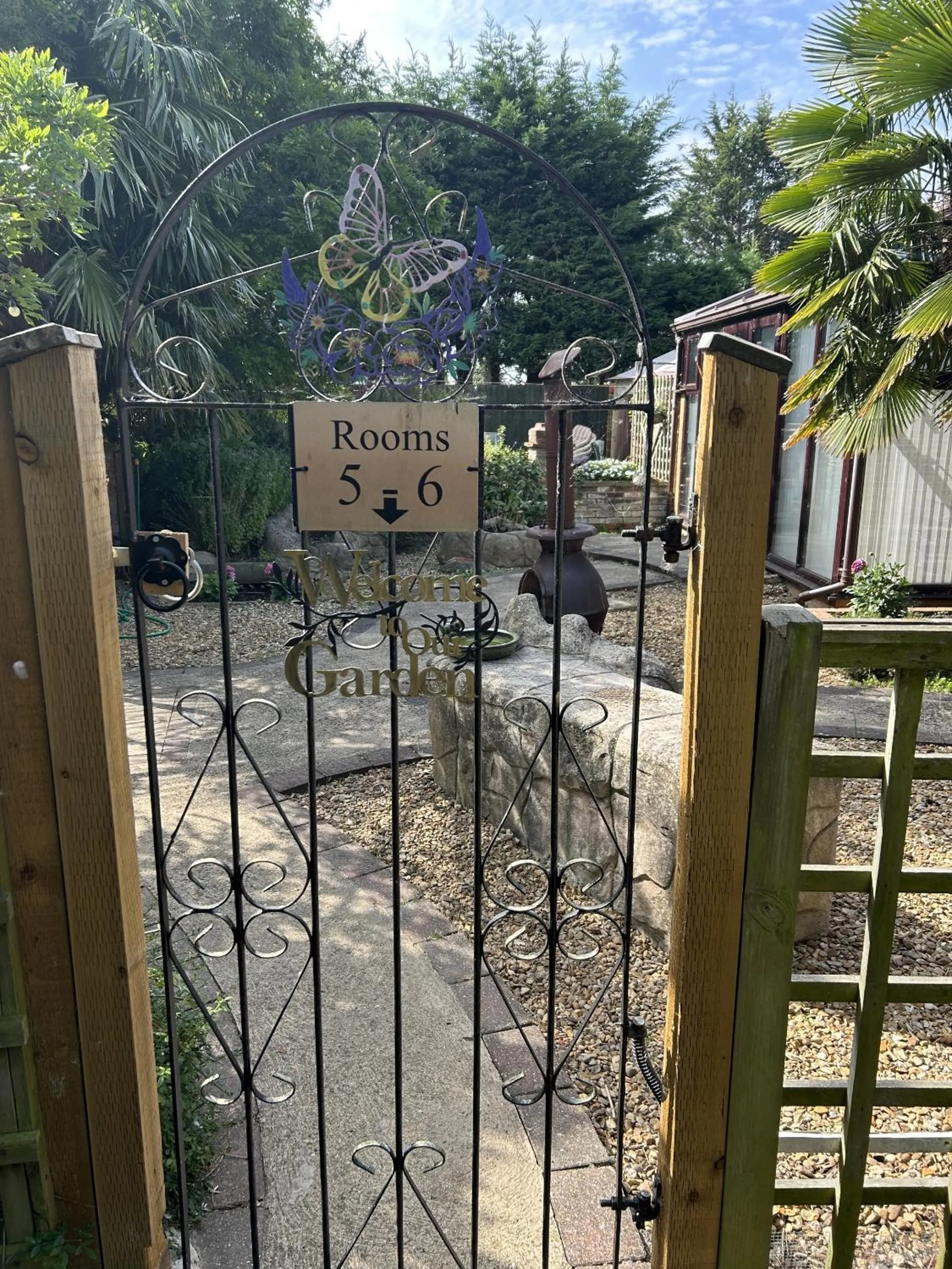 Garden in Woodpaddock Bed & Breakfast