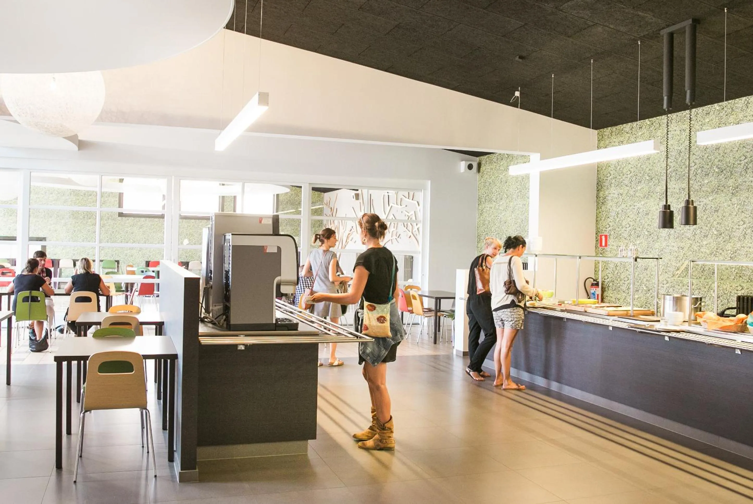 Restaurant/places to eat in Hostel Europa