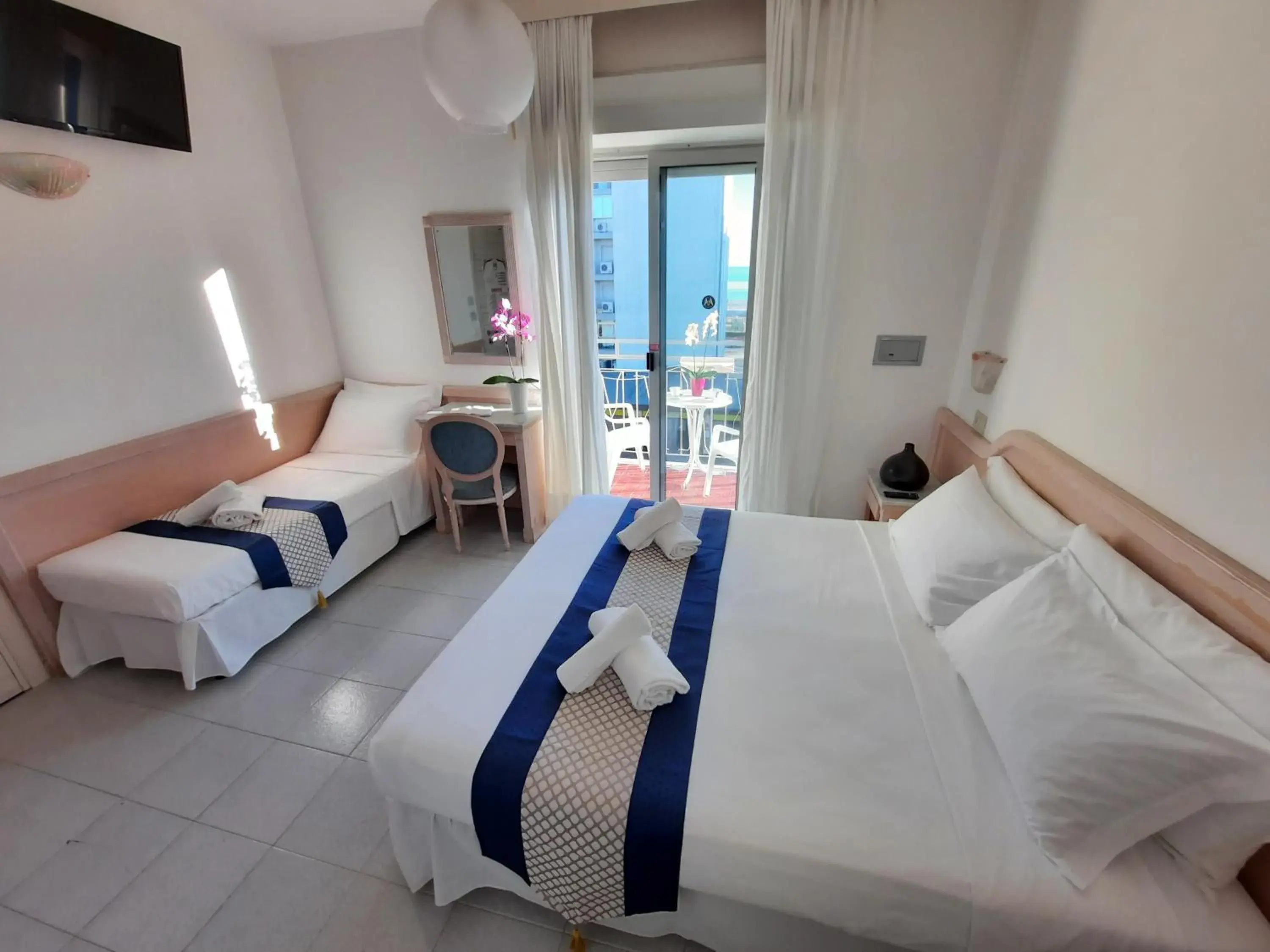 Standard Triple Room with Sea View in Hotel Margherita Standard Triple Room with Sea View in Hotel Margherita