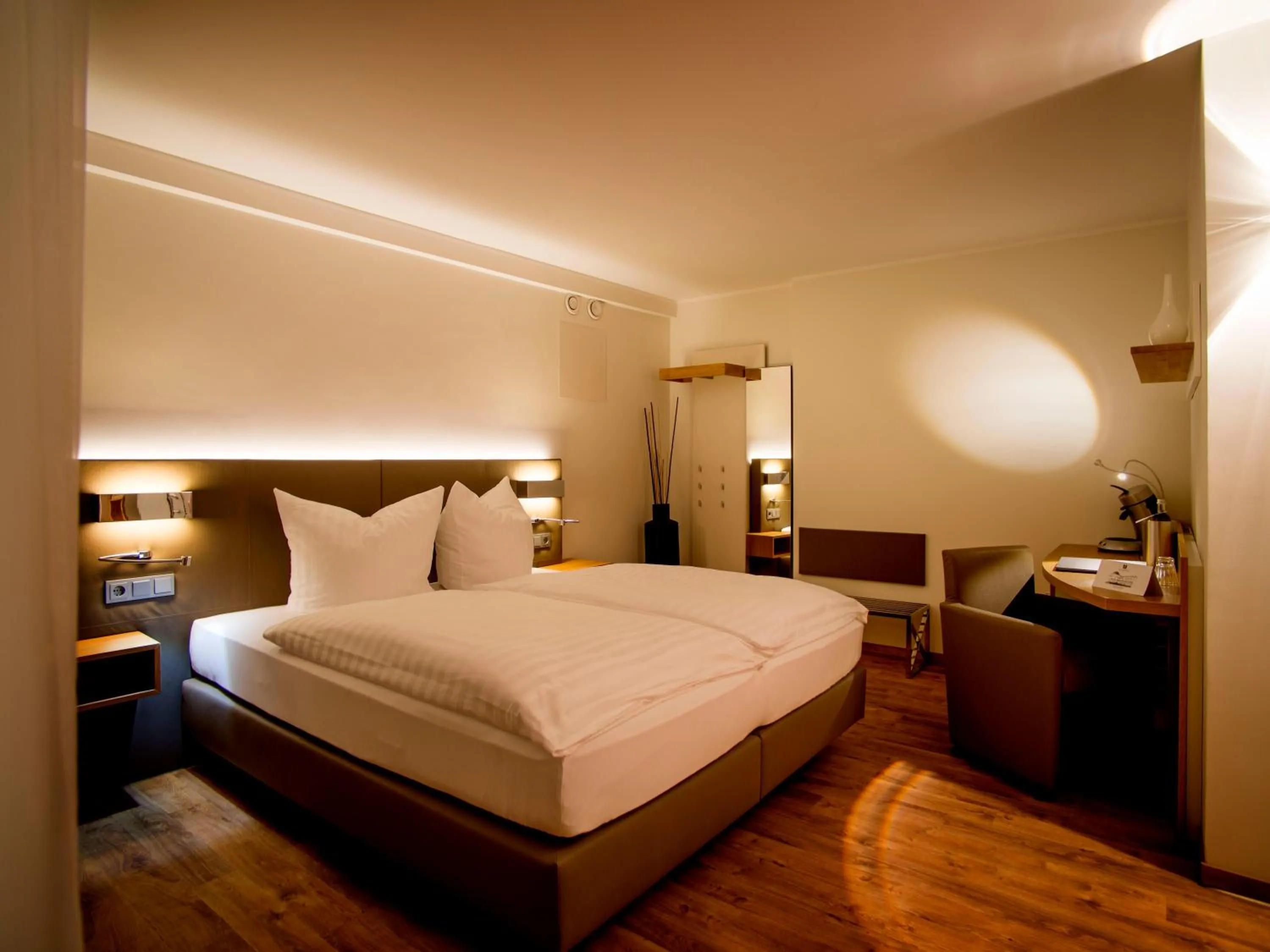 Photo of the whole room, Bed in Hotel Restaurant Kohlbrecher Villeroy & Boch