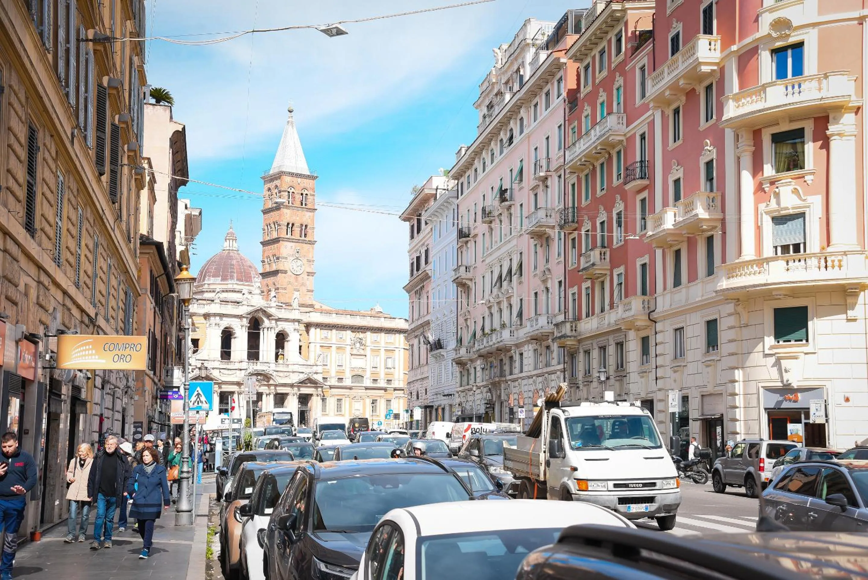 Day in BQ House COLOSSEUM Luxury Rooms