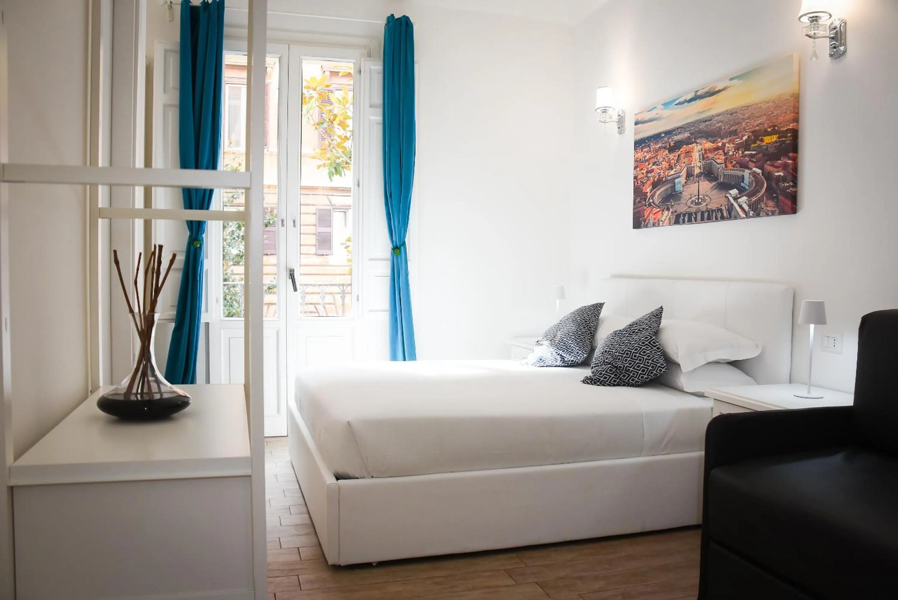 Bed in BQ House COLOSSEUM Luxury Rooms