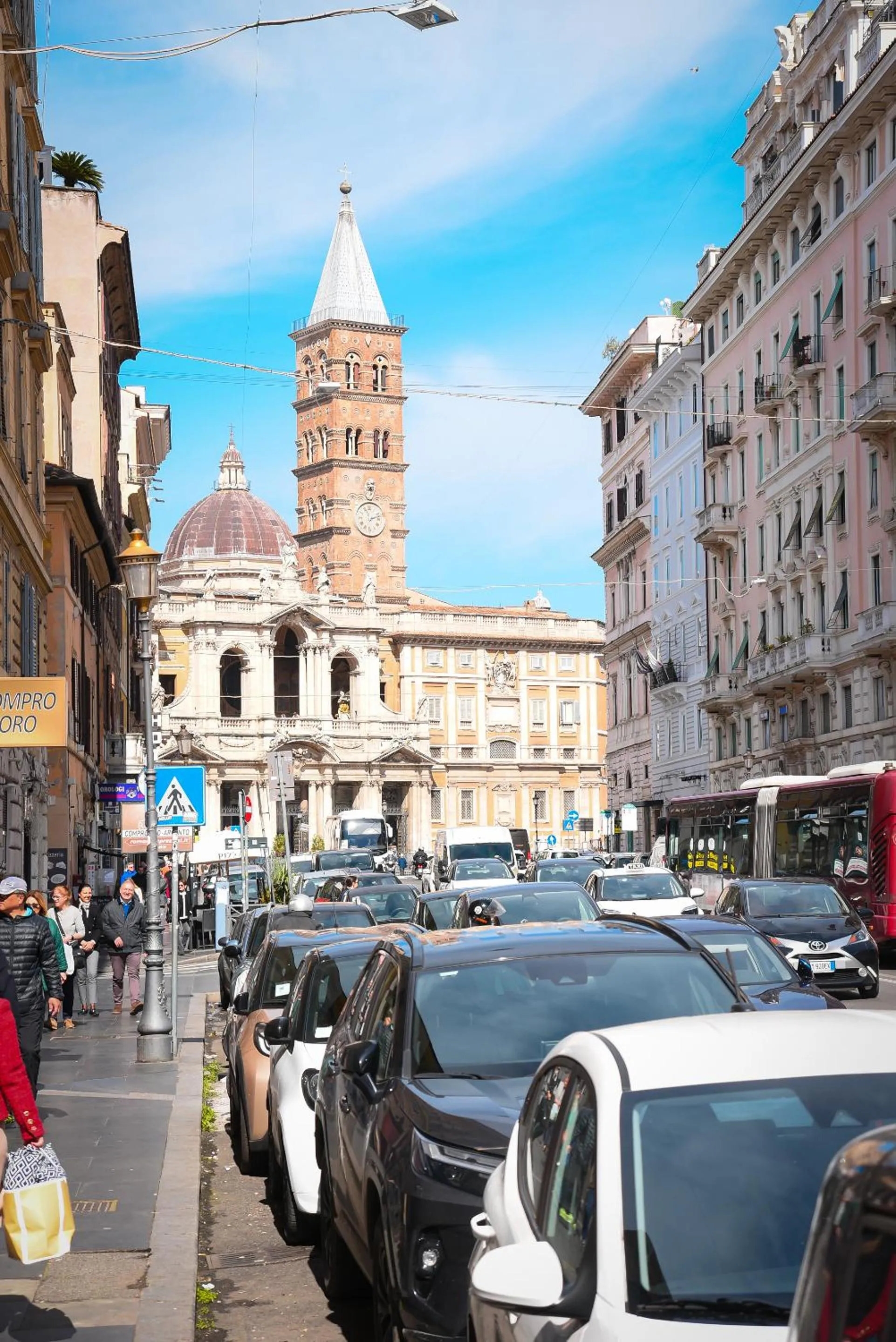 Day in BQ House COLOSSEUM Luxury Rooms