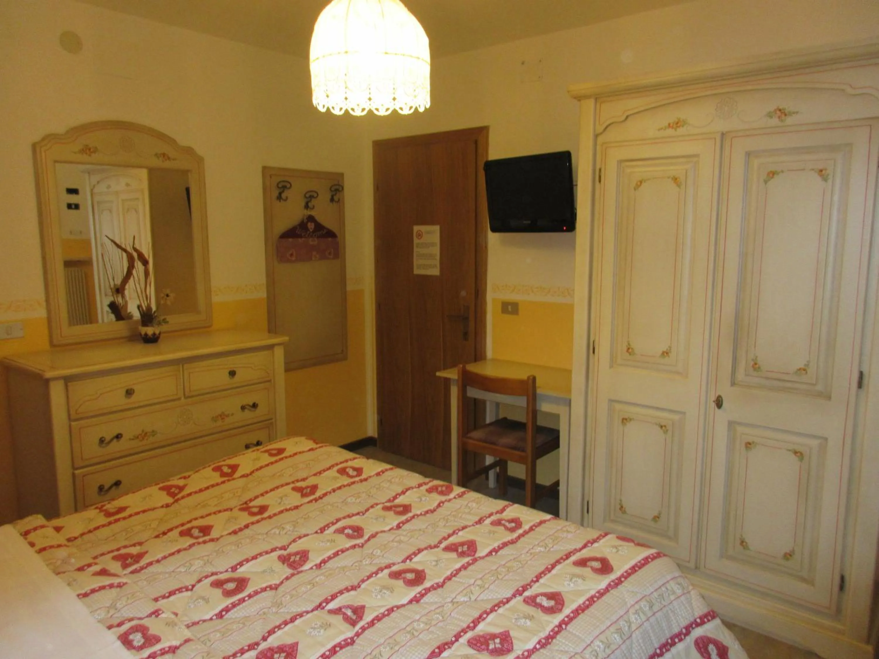 Photo of the whole room, Bed in Garnì Defrancesco