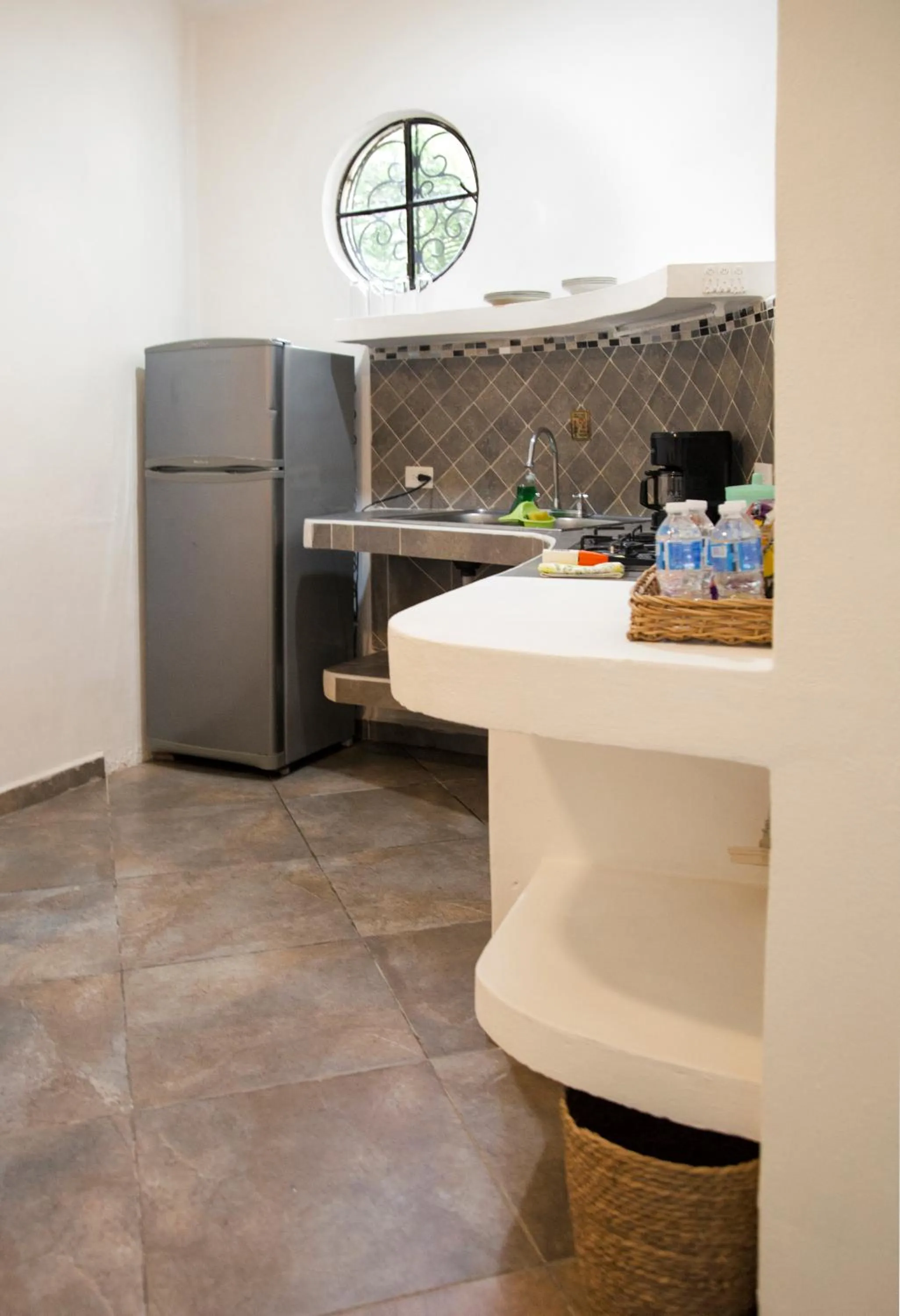 Kitchen or kitchenette in Sonido del mar Hotel Boutique & Yoga Loft