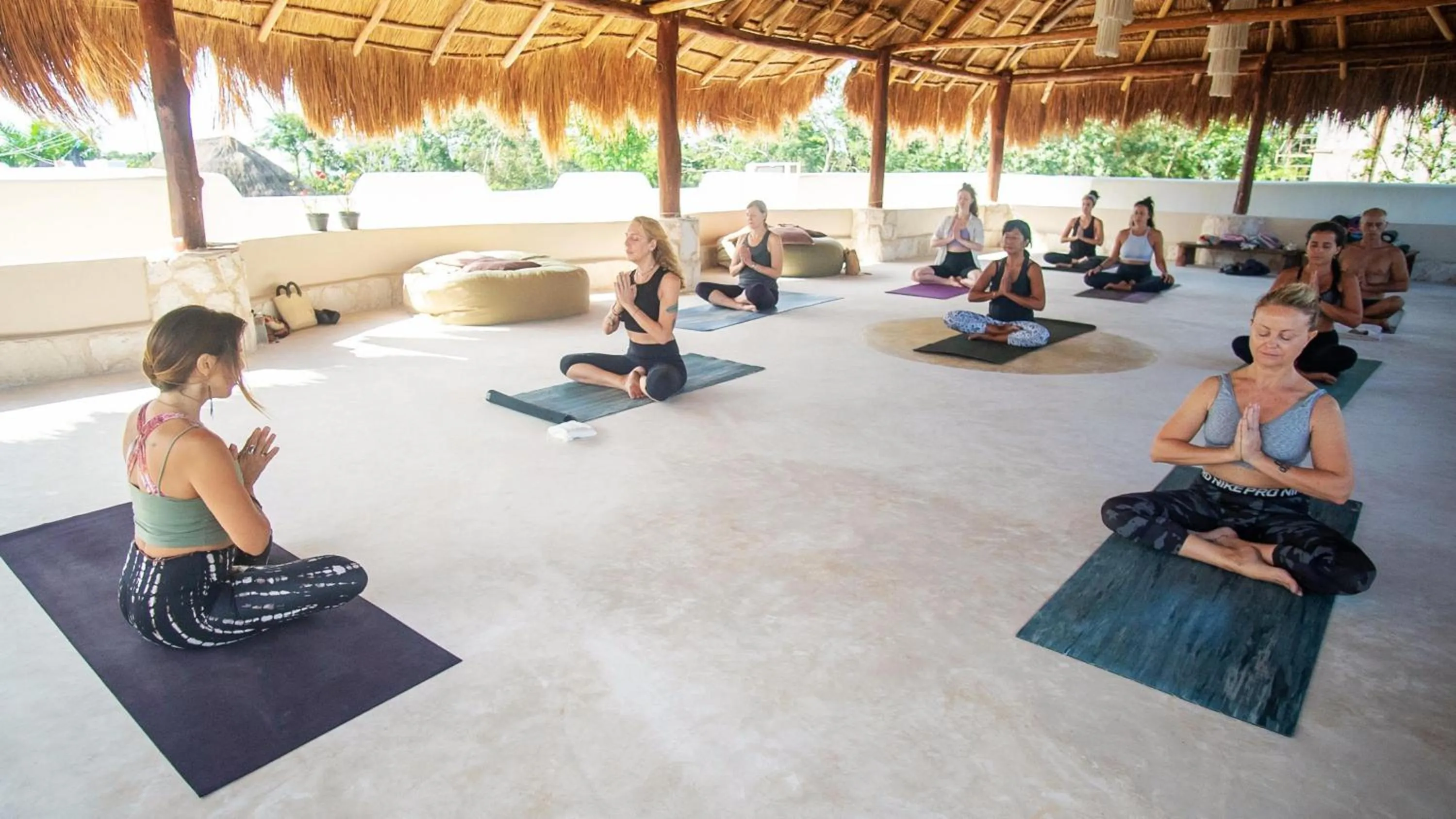 People in Sonido del mar Hotel Boutique & Yoga Loft