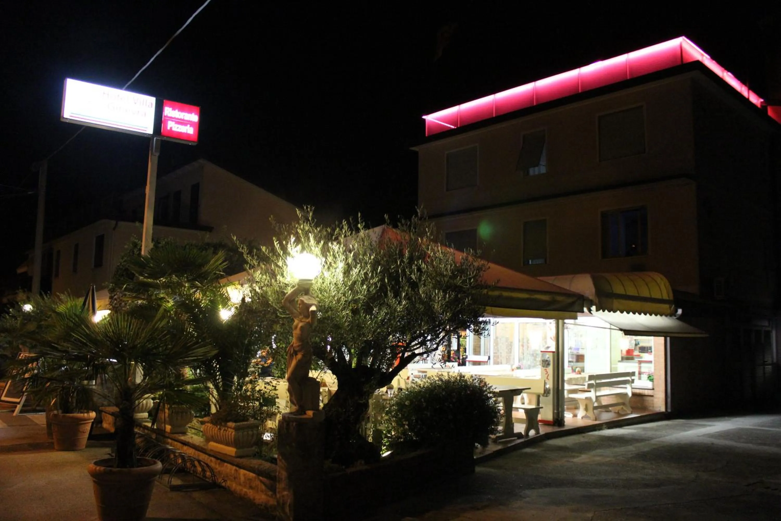 Property building in Hotel Villa Ginevra