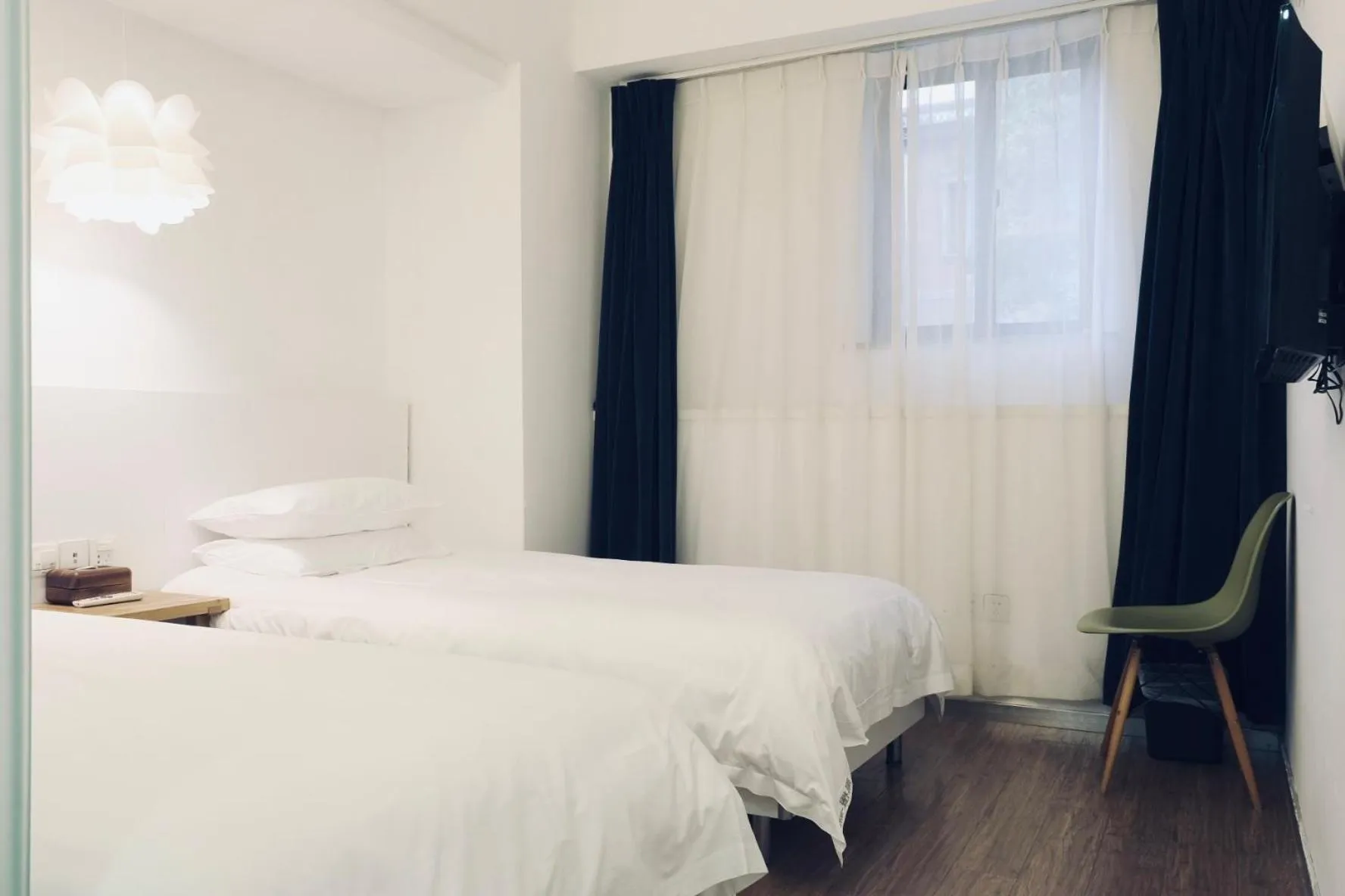 Bedroom, Bed in Xiamen Gulangyu Heitan Hotel