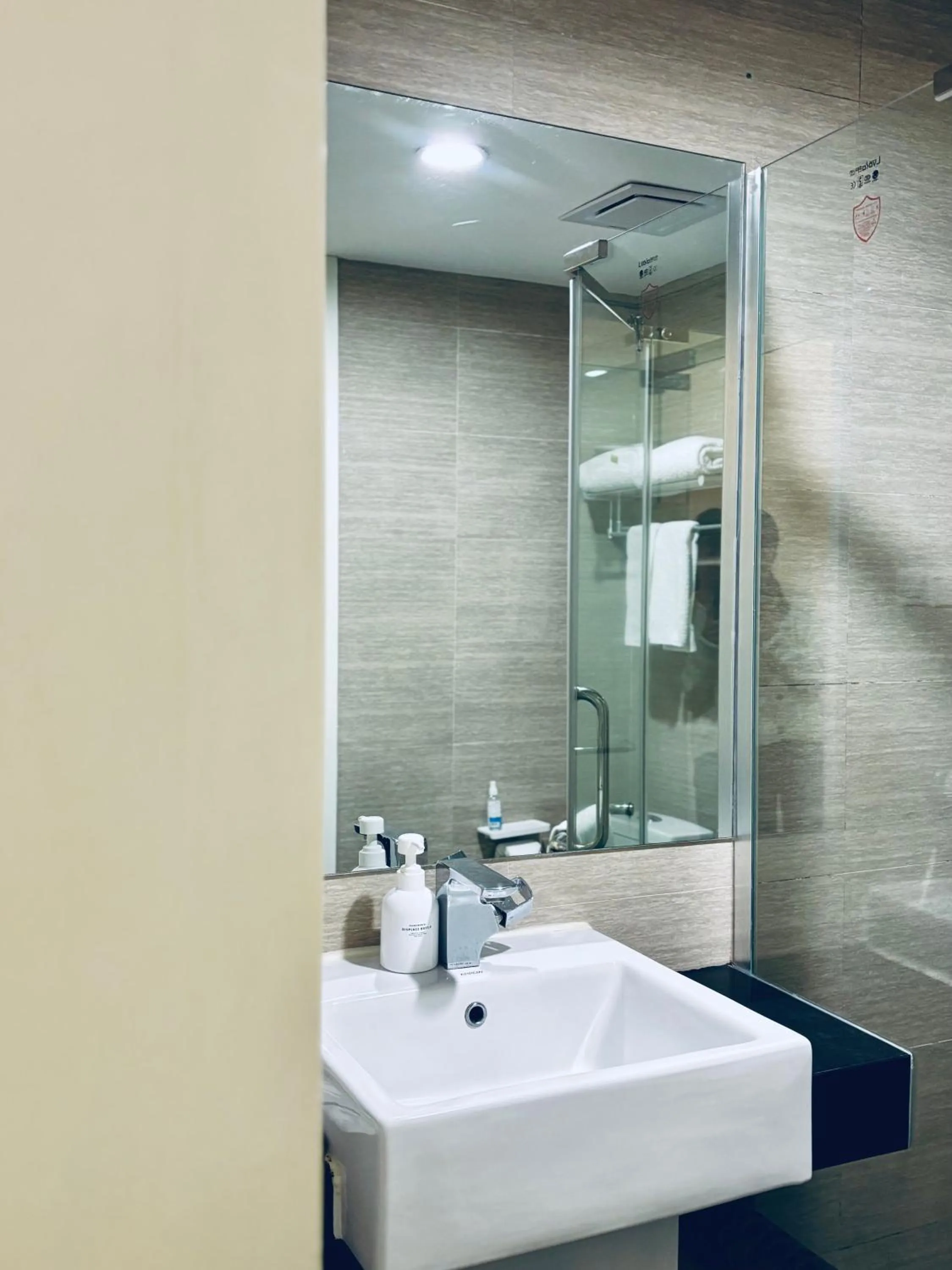 Bathroom in Xiamen Gulangyu Heitan Hotel