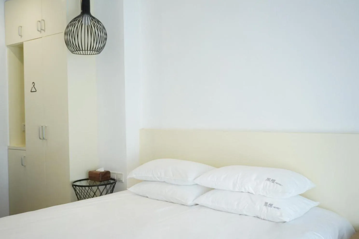 Bedroom, Bed in Xiamen Gulangyu Heitan Hotel