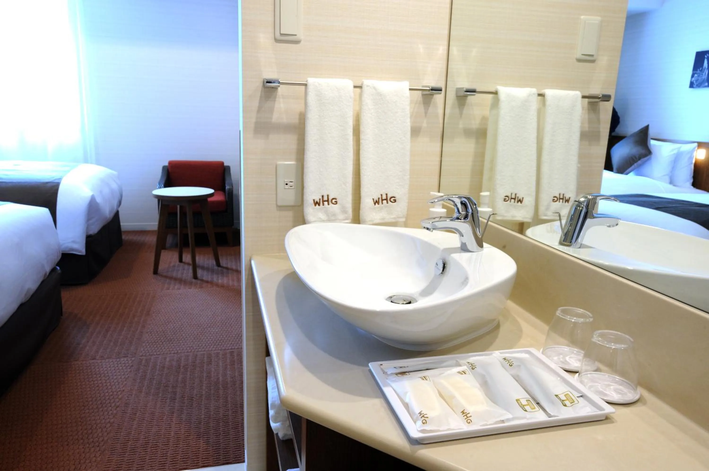 Bathroom, Bed in Hotel Gracery Naha