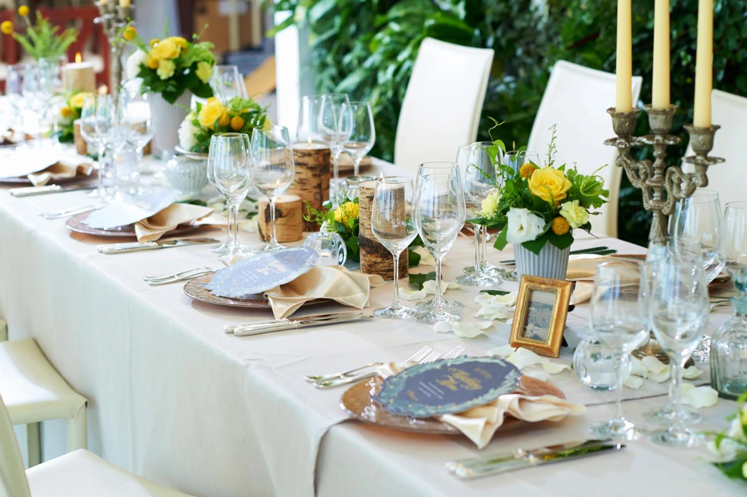 Restaurant/places to eat in Hotel The Scene