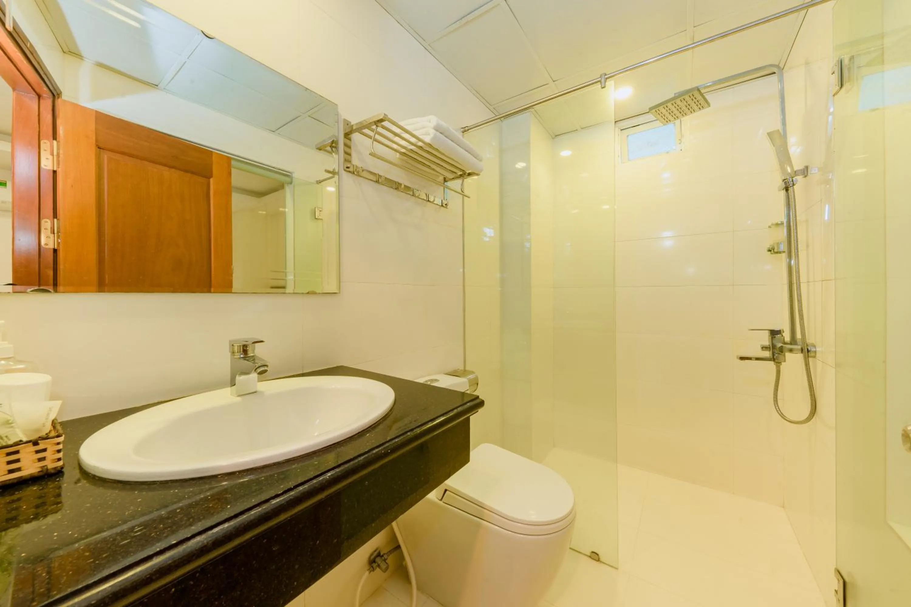 Toilet in Dubai Nha Trang Hotel managed by HT