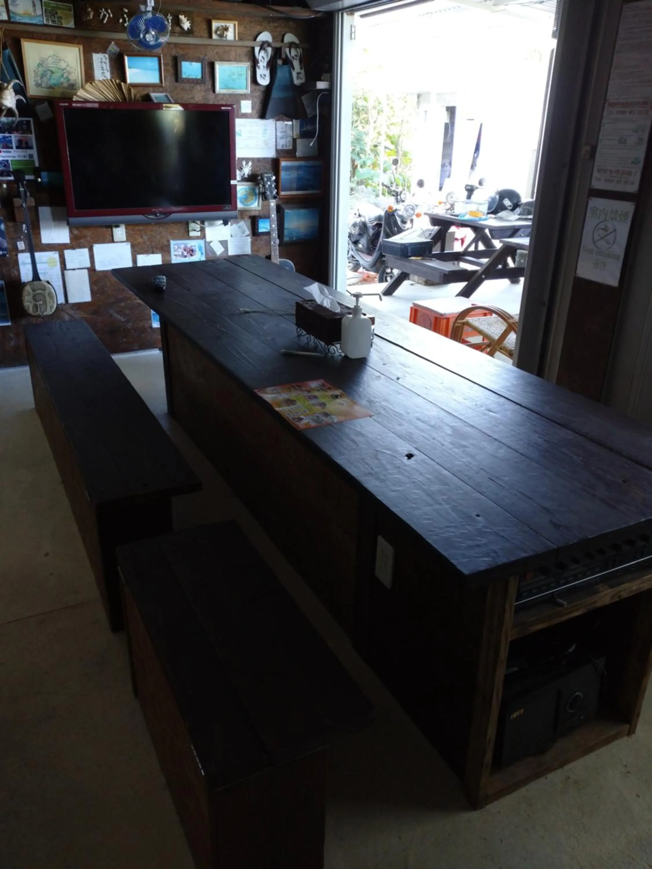 Communal lounge/ TV room in Sesoko Island Guest House Kafuu Village