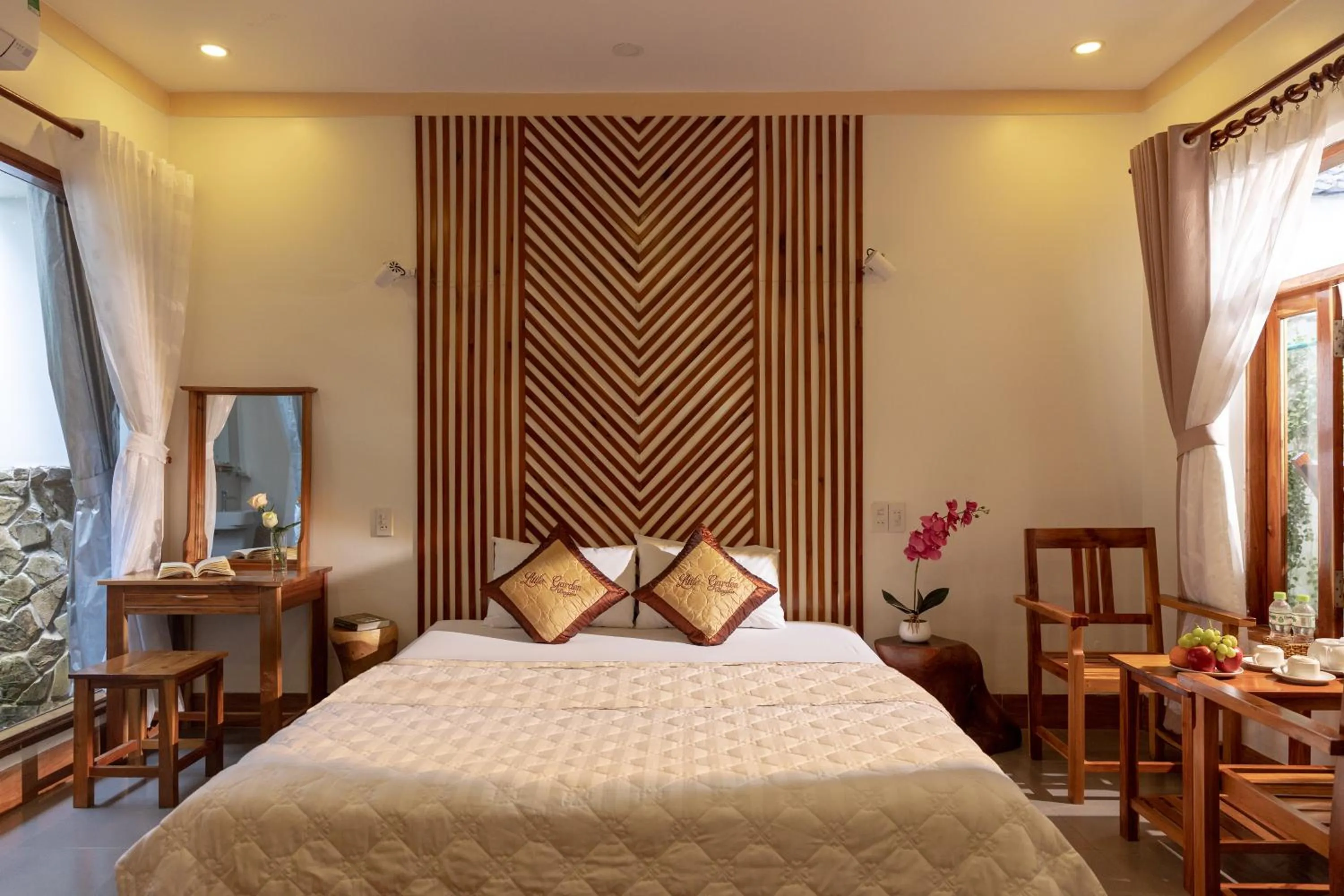 Bedroom, Bed in Little Garden Bungalow