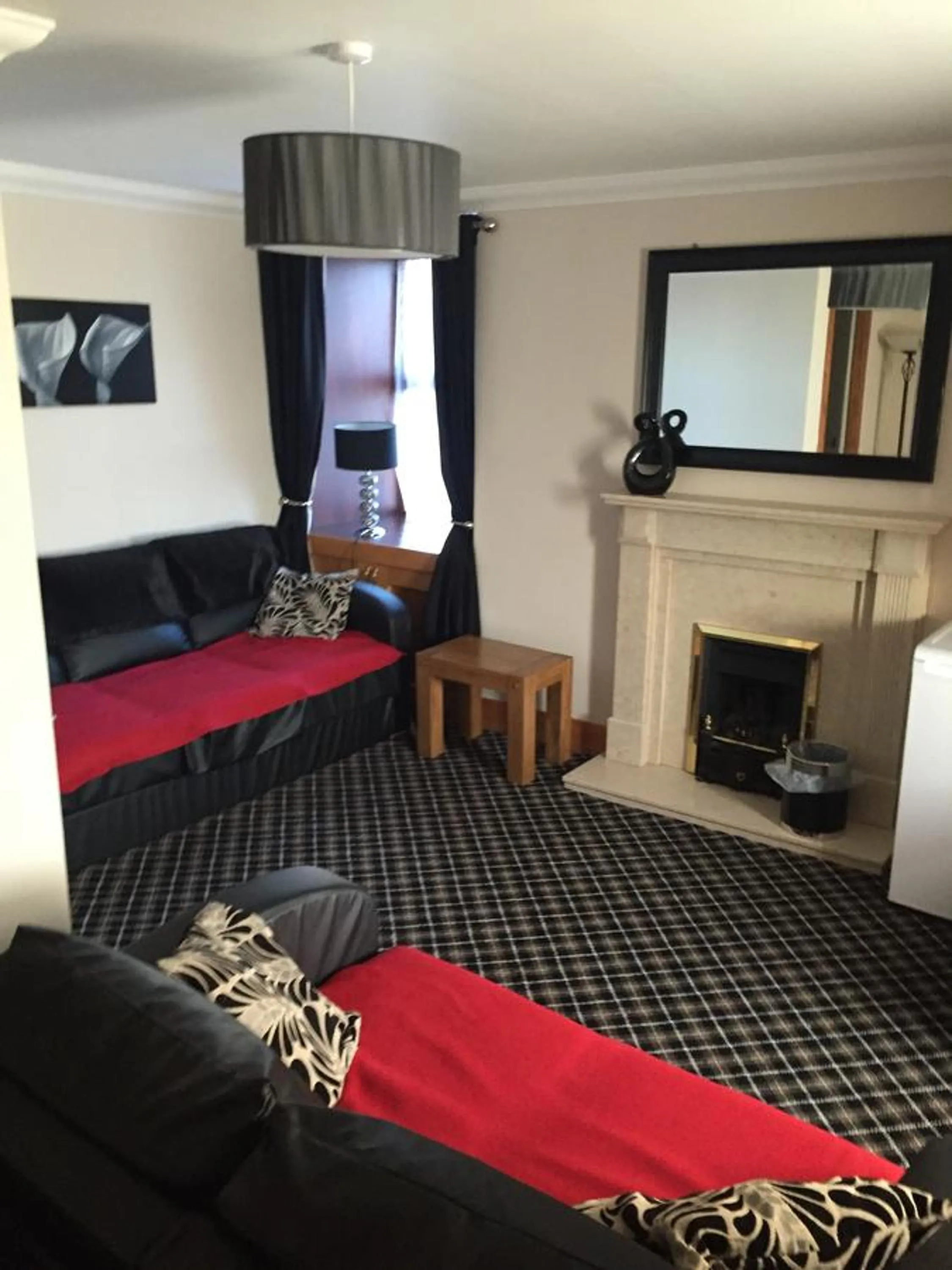 Living room, Bed in Seafield Arms Hotel