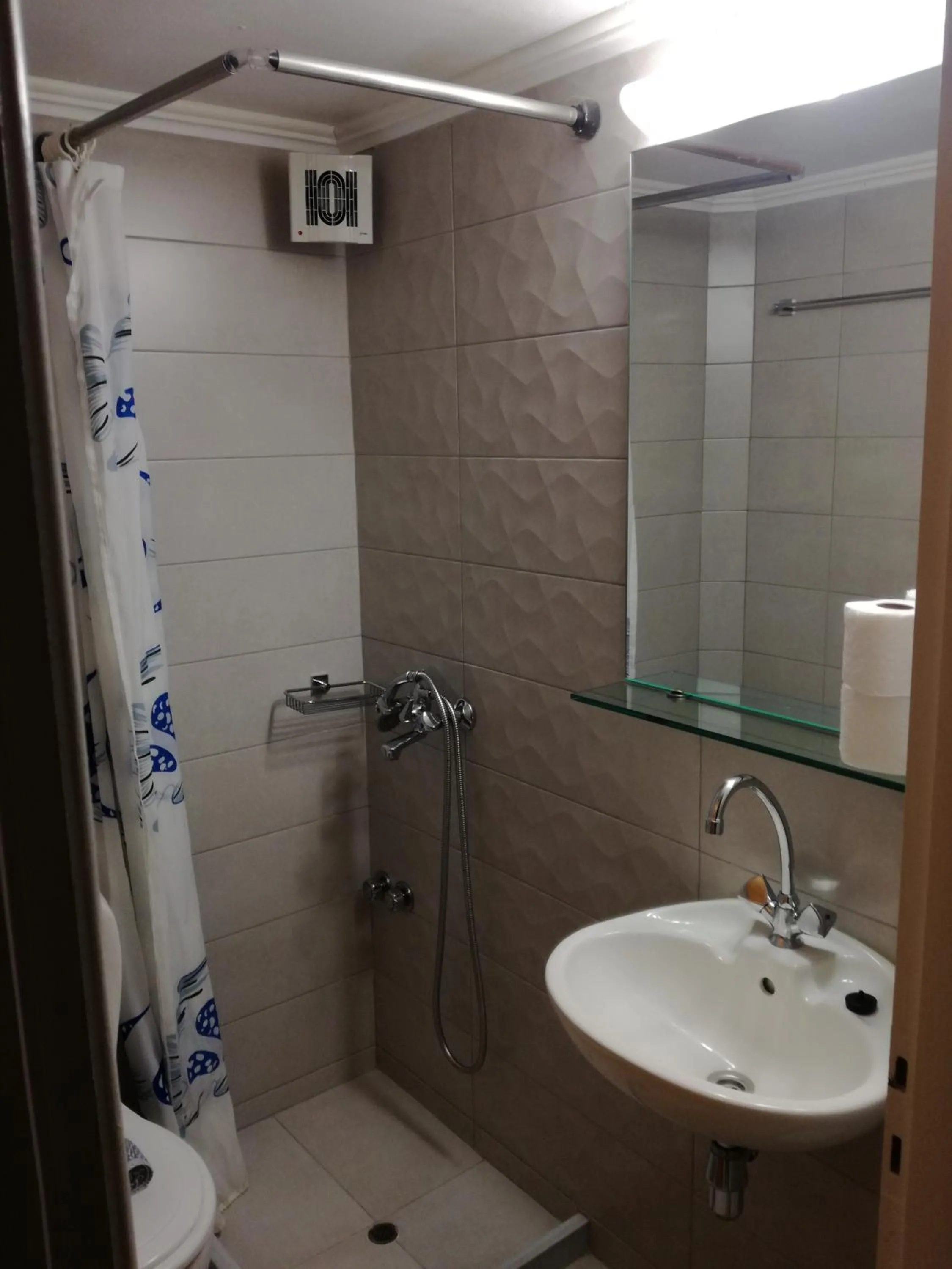 Shower in Apartments Filoxenia Zois