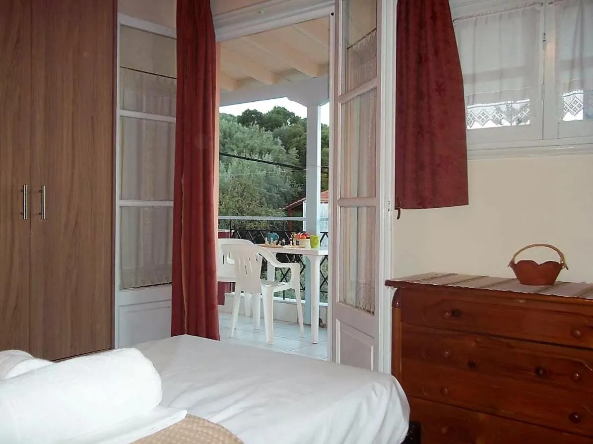 Bed in Apartments Filoxenia Zois
