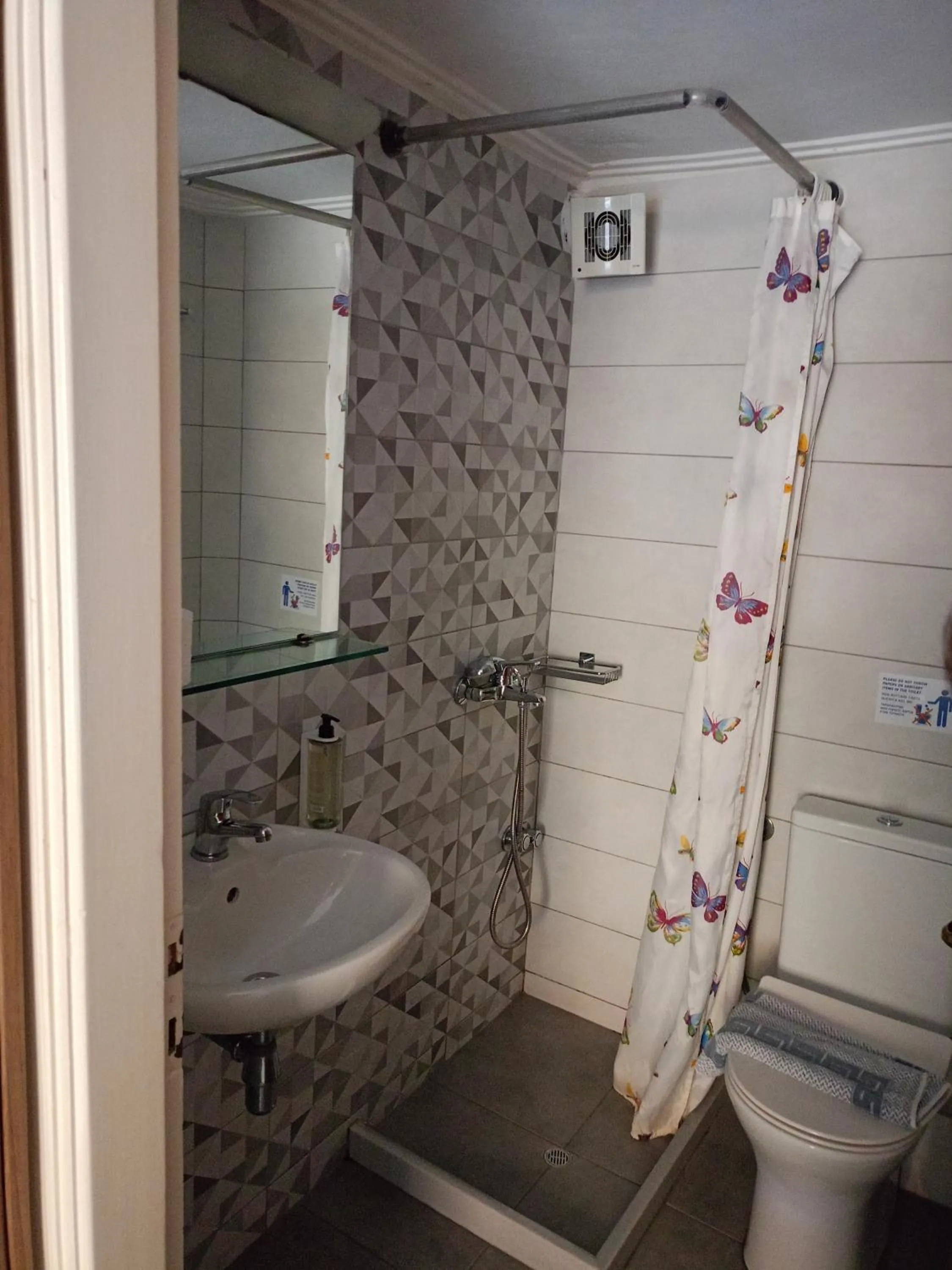 Bathroom in Apartments Filoxenia Zois