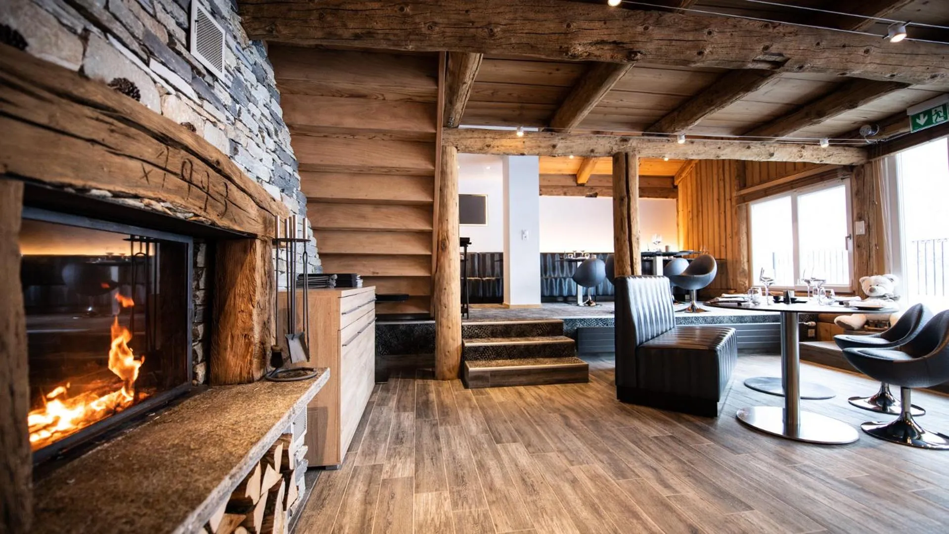 Restaurant/places to eat in Hôtel Le White - Le 42 Restaurant