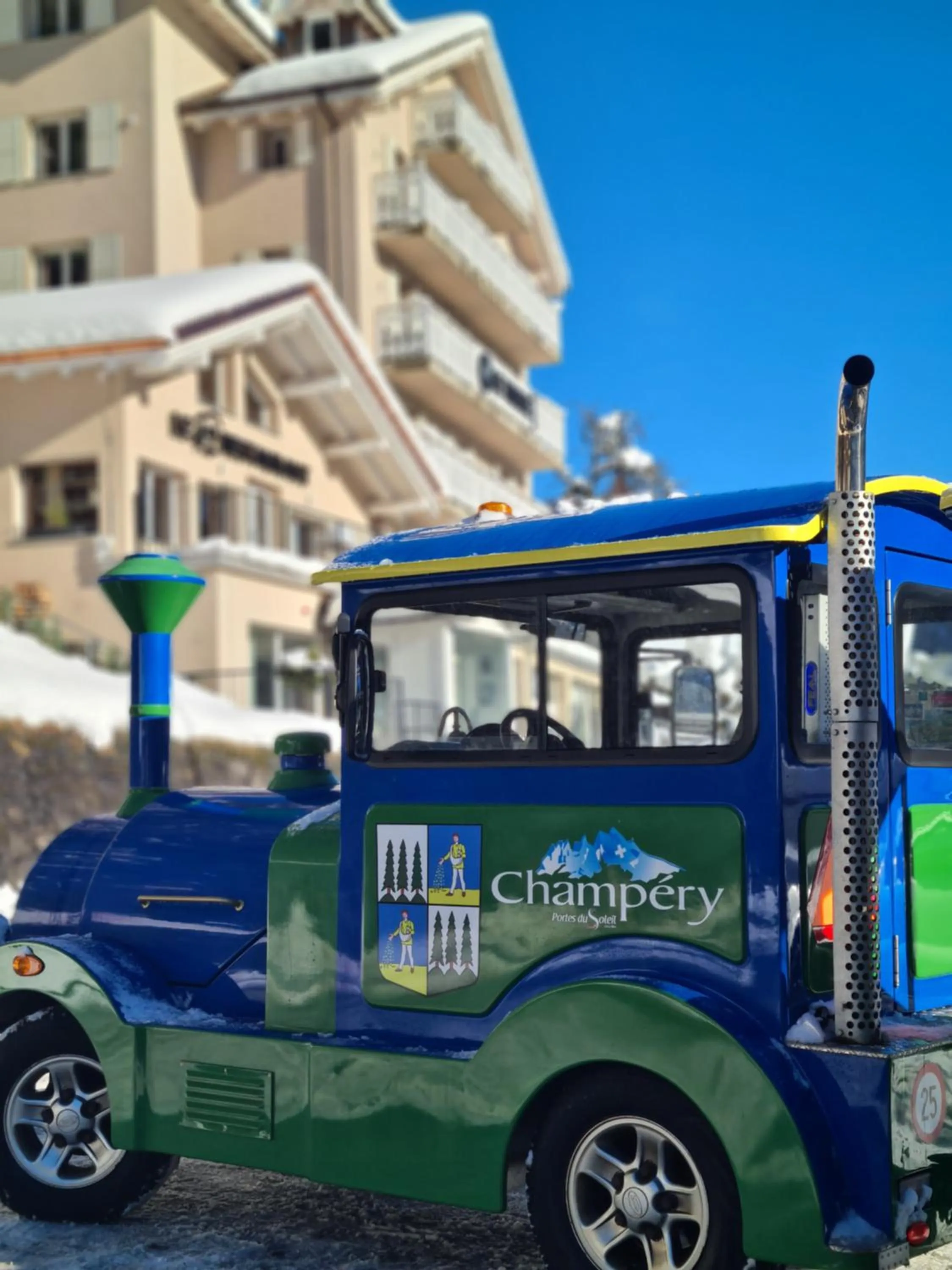 Property building in Hôtel Le White - Le 42 Restaurant