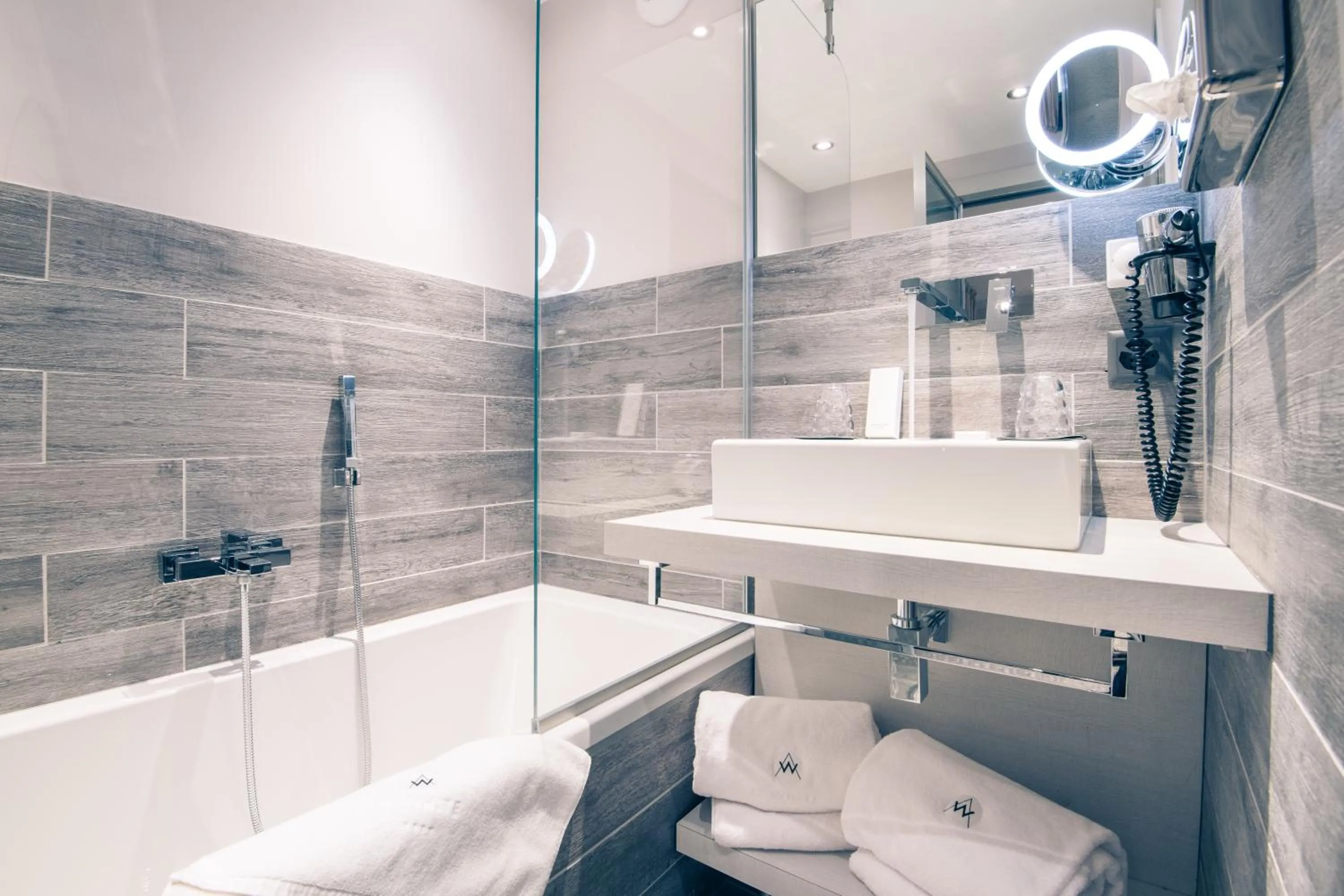 Bathroom in Hôtel Le White - Le 42 Restaurant