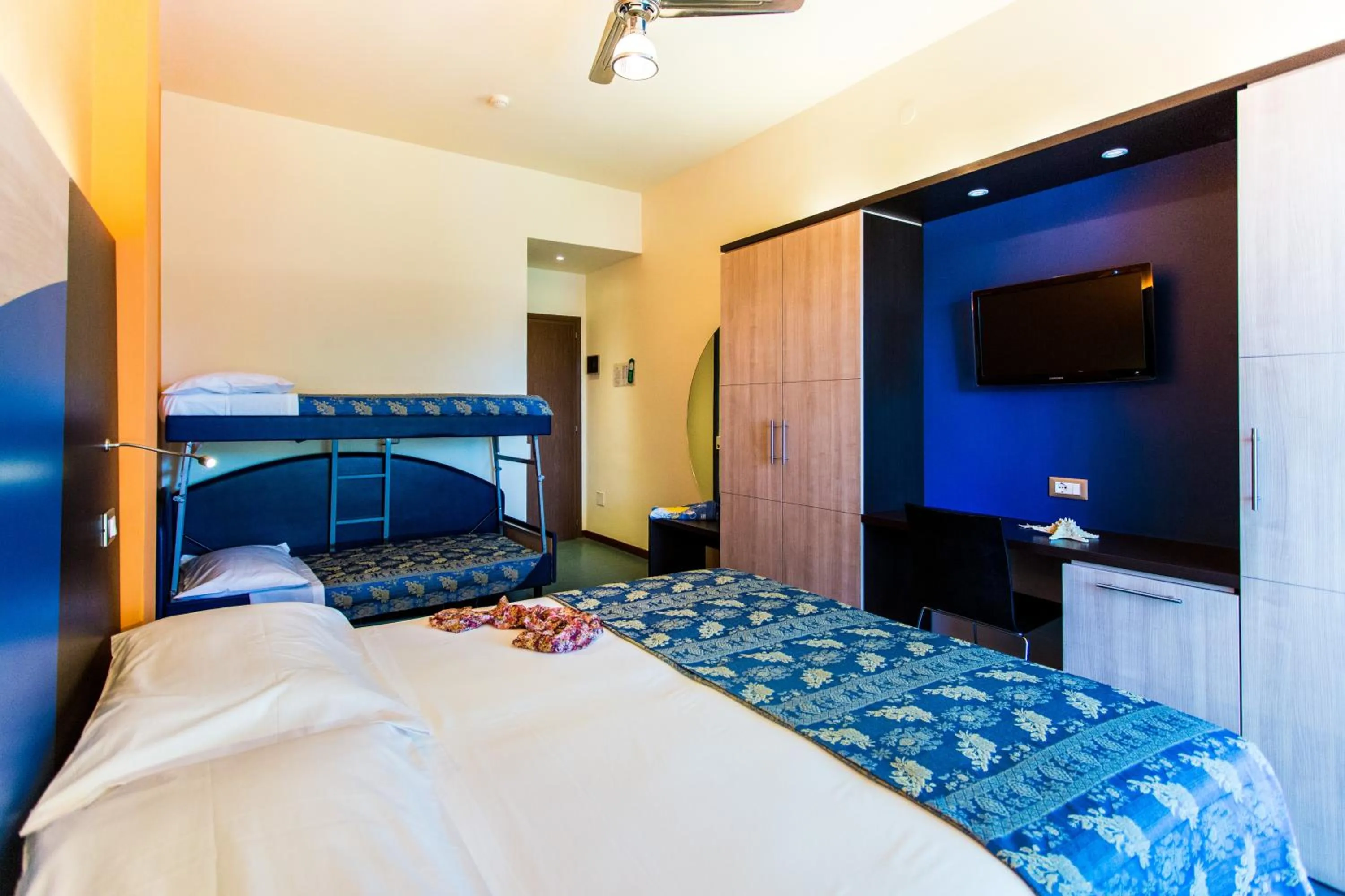 Photo of the whole room, Bed in Hotel Sorriso