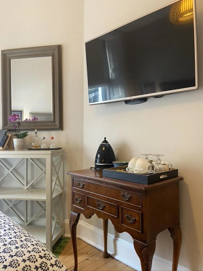 Bedroom, Bed in Antler Guest House