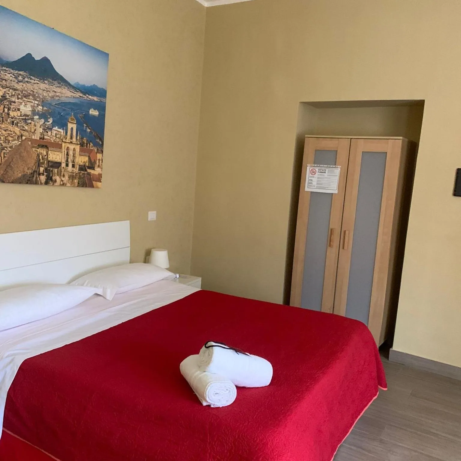 Bedroom, Bed in Royal Dante