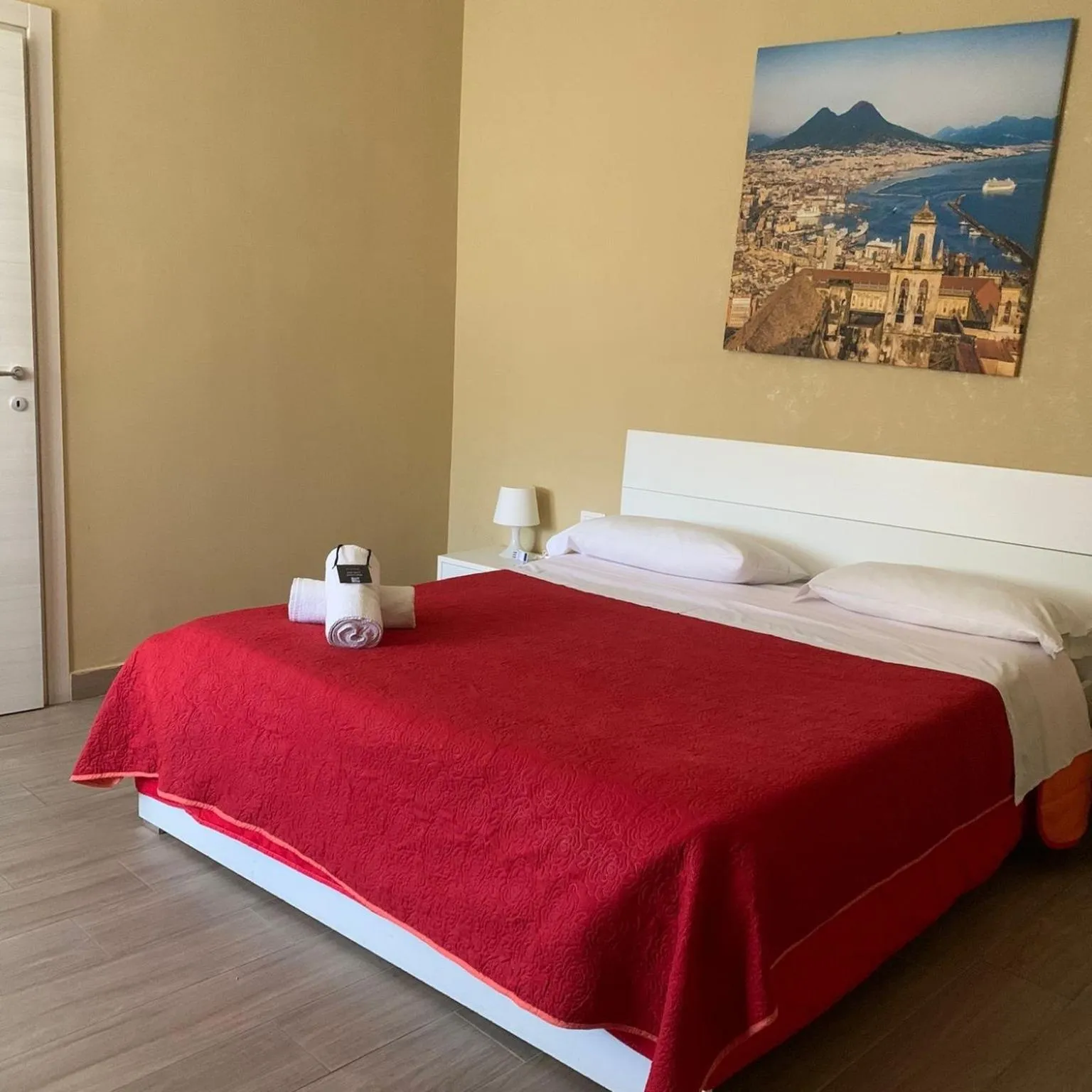 Bedroom, Bed in Royal Dante