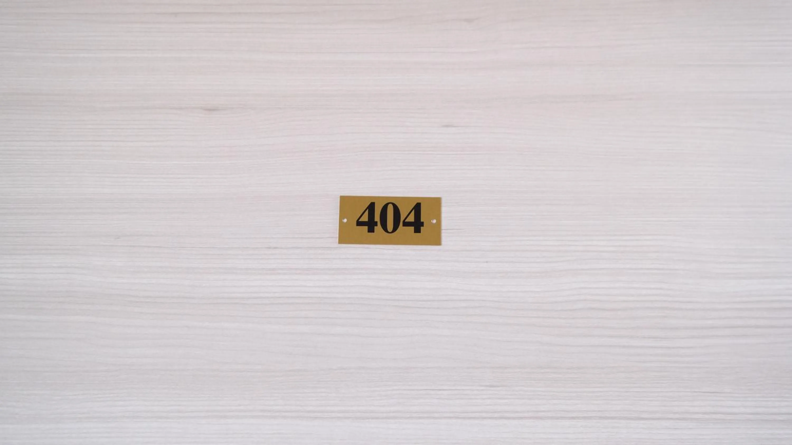 Text overlay in Royal Dante