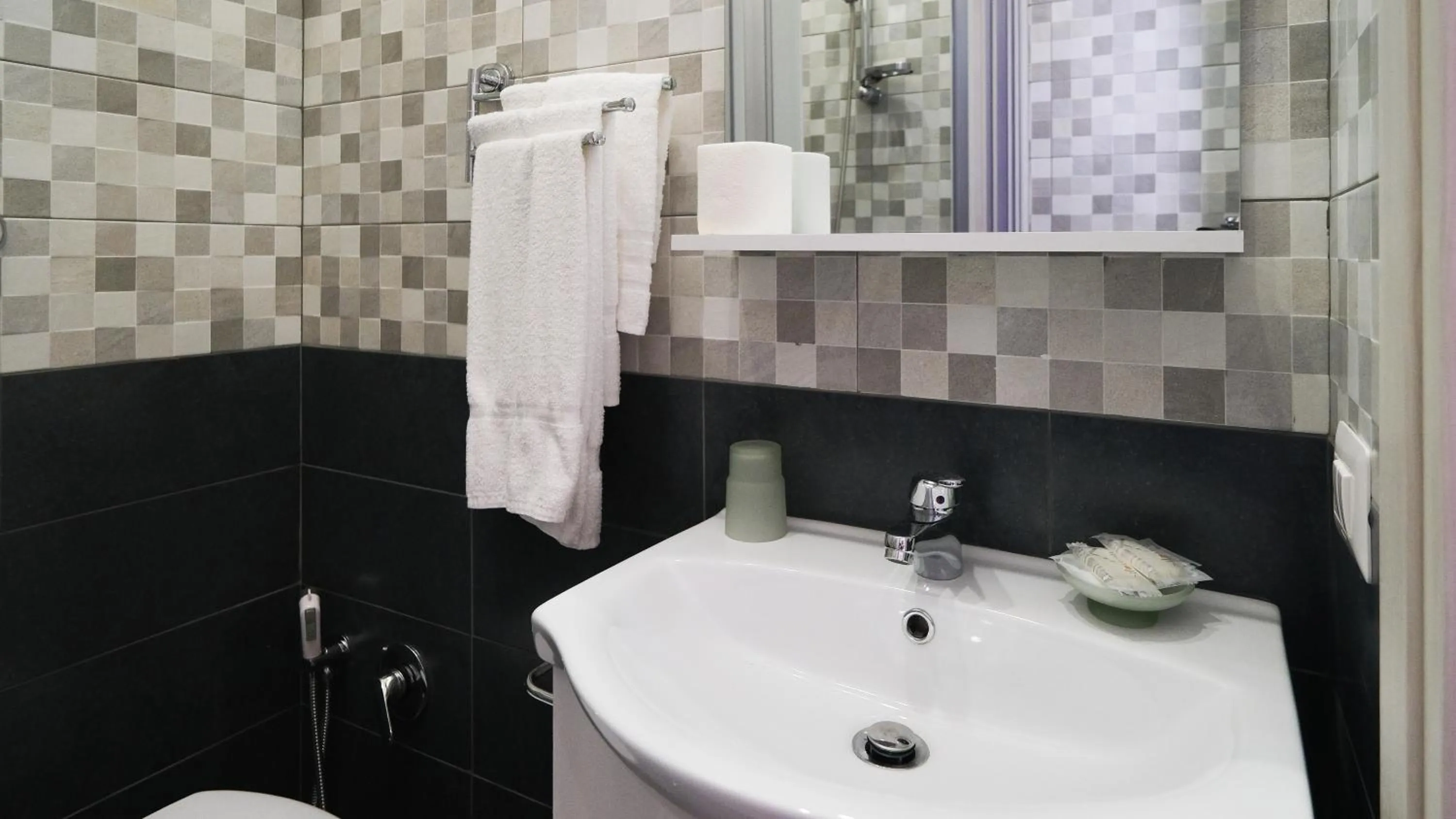 Photo of the whole room in Royal Dante