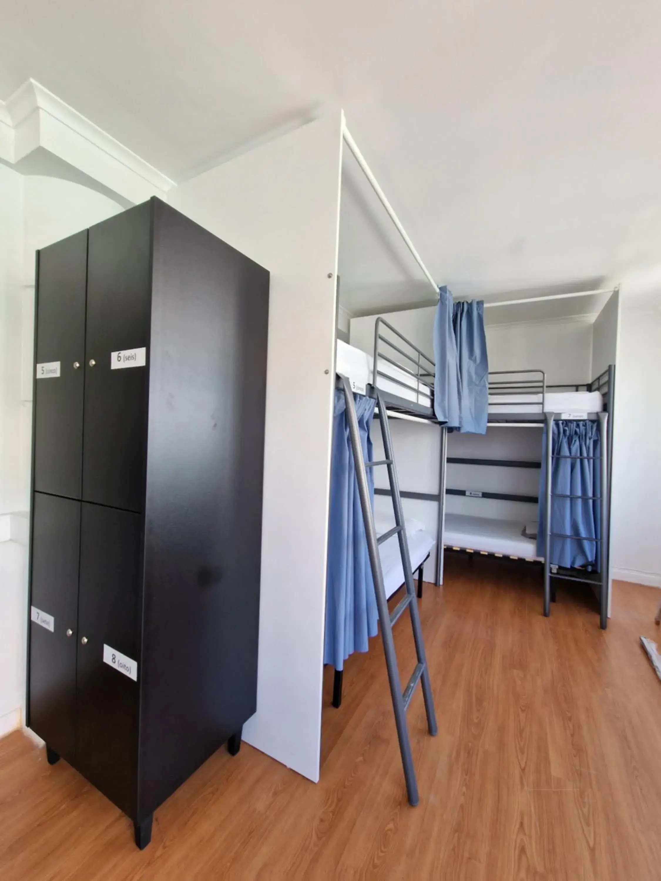 Bed in 8-Bed Male Dormitory Room in Castilho 63 Hostel & Suites Bed in 8-Bed Male Dormitory Room in Castilho 63 Hostel & Suites