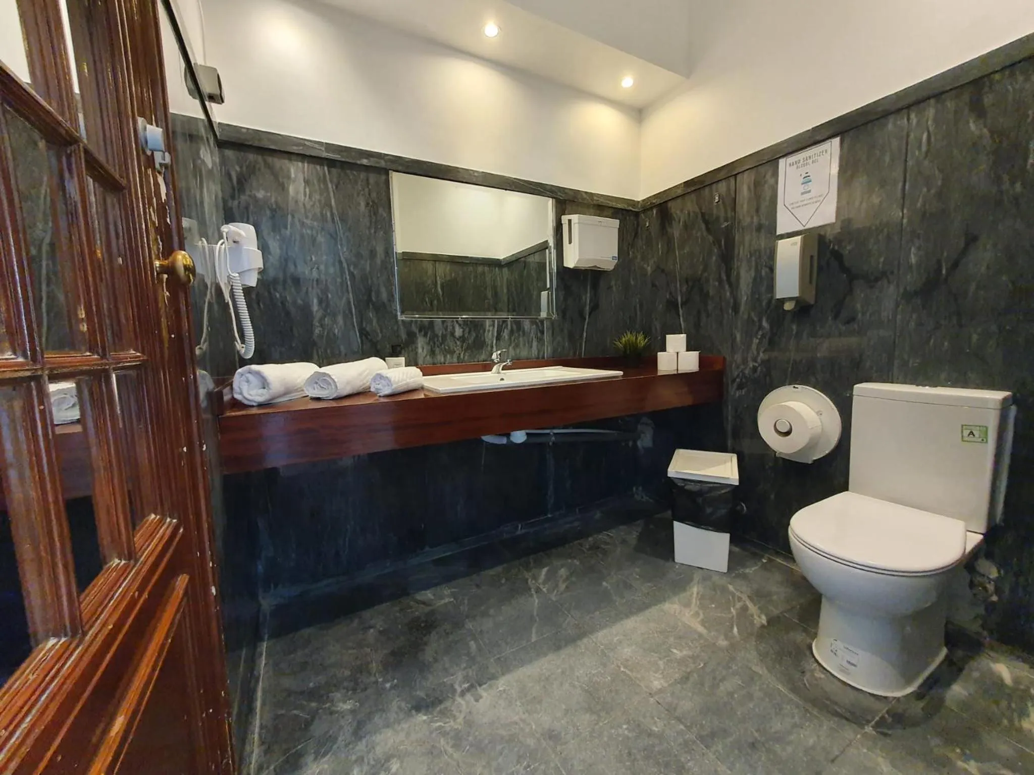 Bathroom in Castilho 63 Hostel & Suites