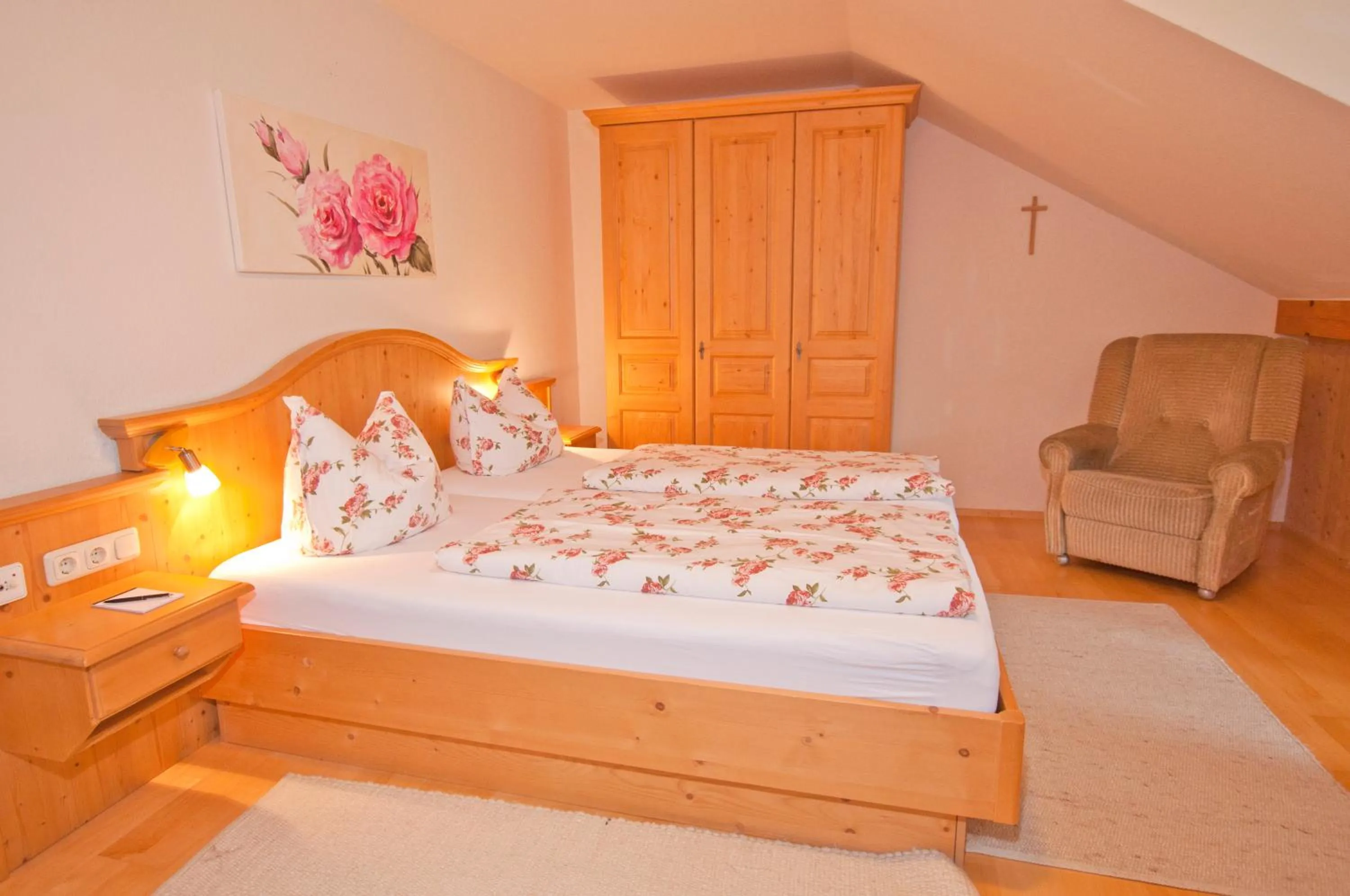 Photo of the whole room, Bed in Berghüs Schratt - EINFACH ANDERS - Ihr vegetarisches und veganes Biohotel